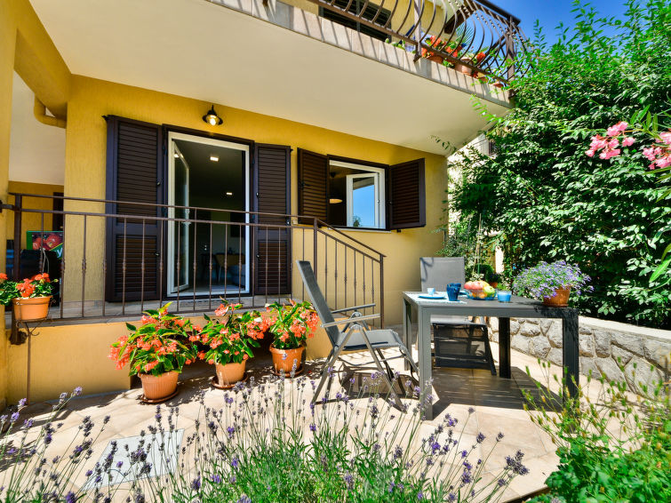 Knus appartement Beni in het groene Pobri bij Opatija in Opatija
