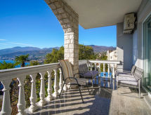Zonovergoten villa met privézwembad en panoramisch zeezicht bij Opatija - thumbnail 2