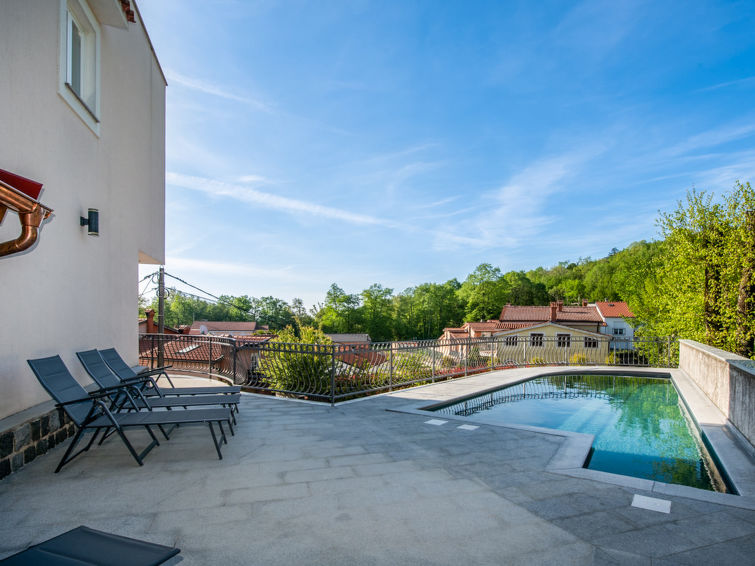 Luxe appartement met whirlpool en open haard in Opatija/Matulji in Opatija/Matulji