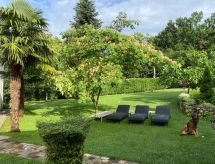 mit Terrasse