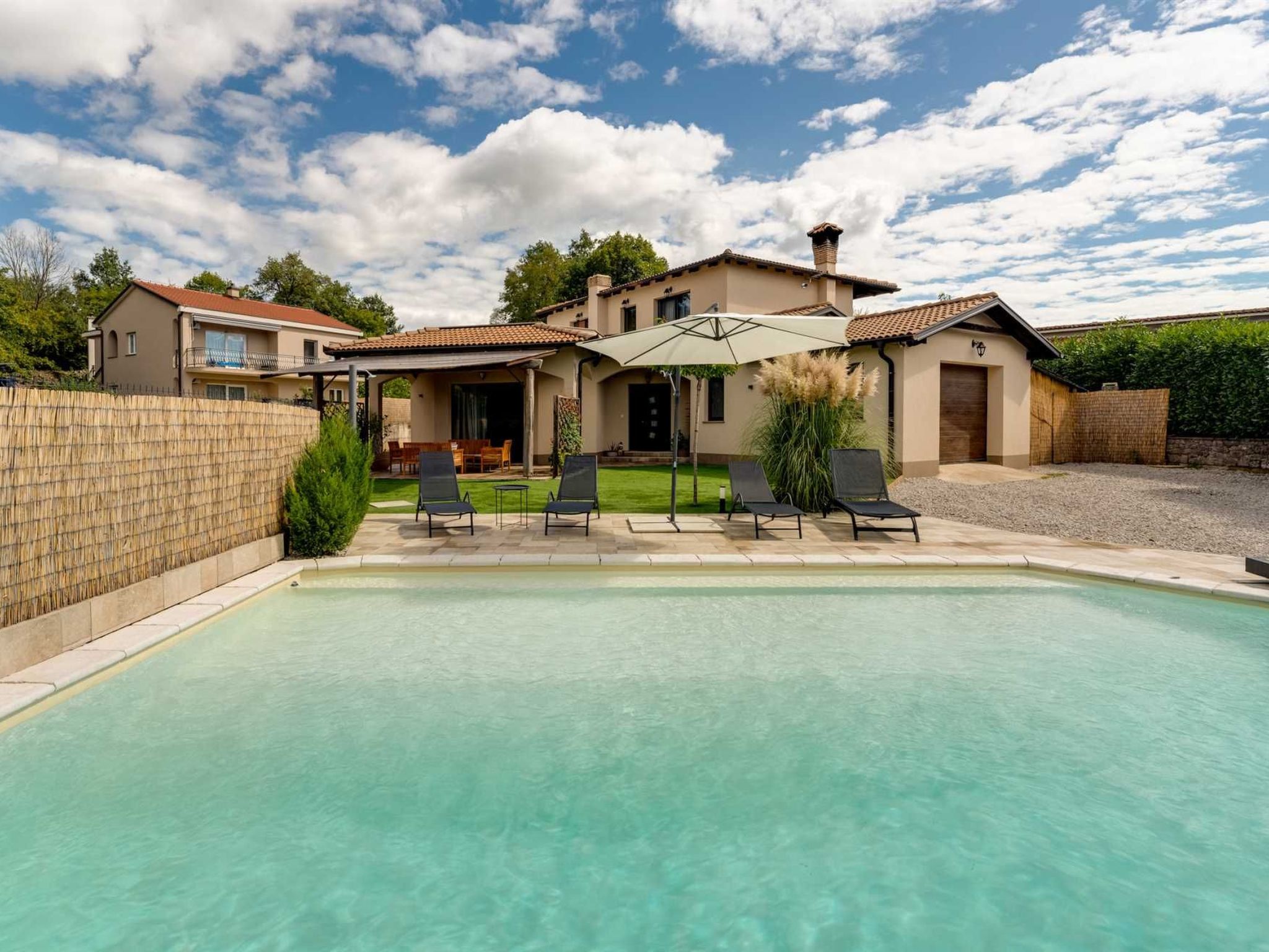 Ferienvilla mit Pool, ruhige Aria