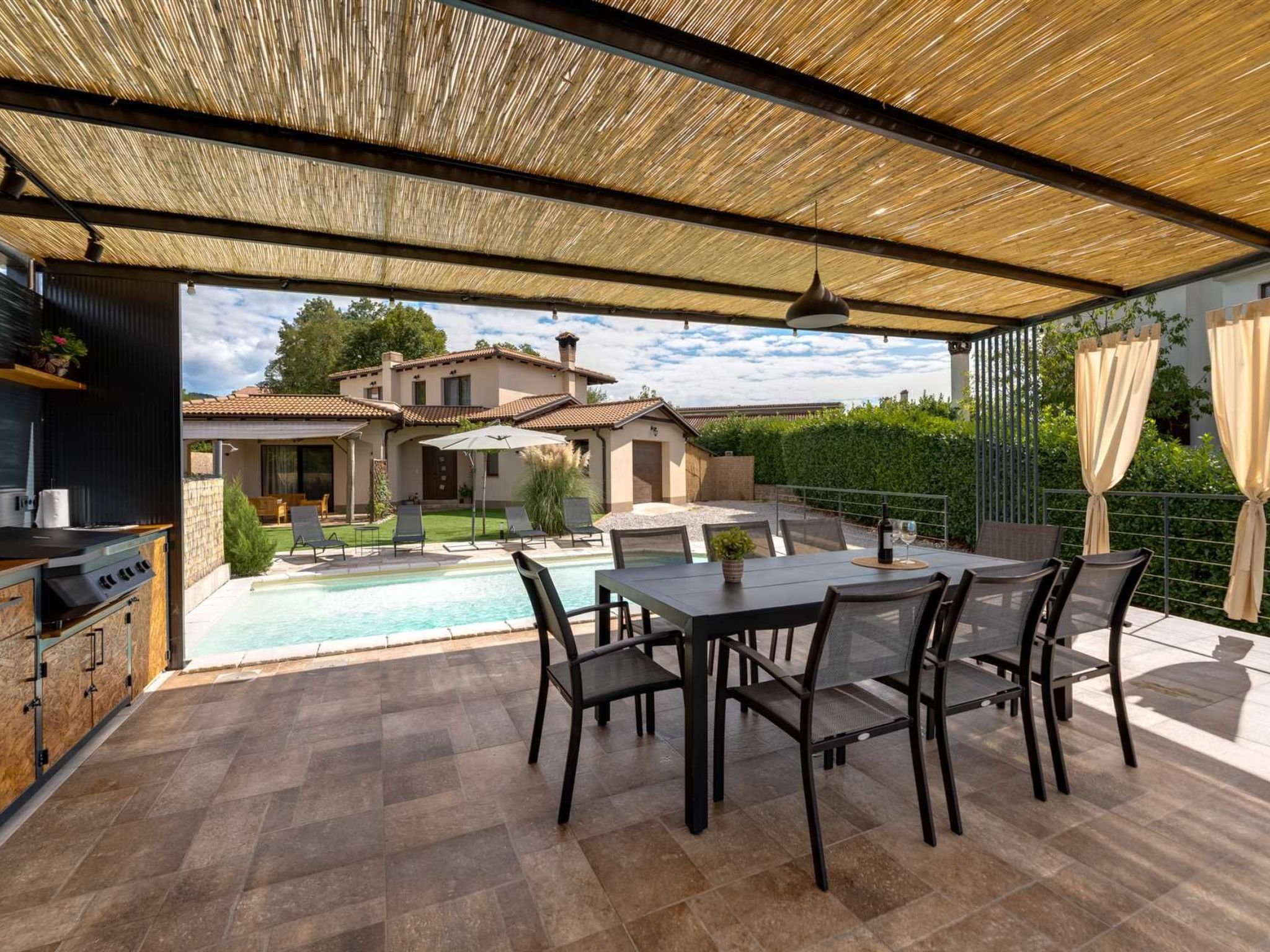 Ferienvilla mit Pool, ruhige Aria-Image-tags.info