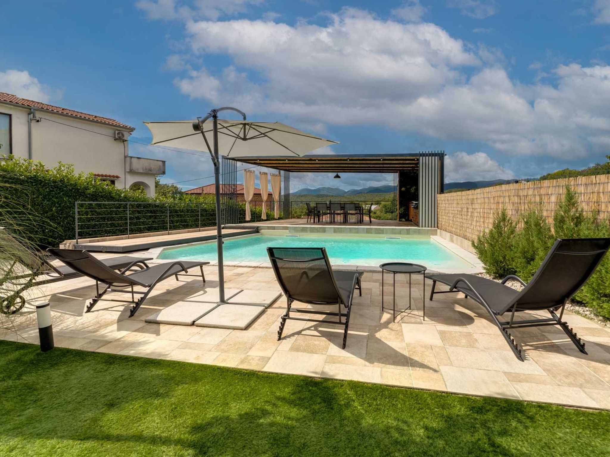 Ferienvilla mit Pool, ruhige Aria-Image-tags.info