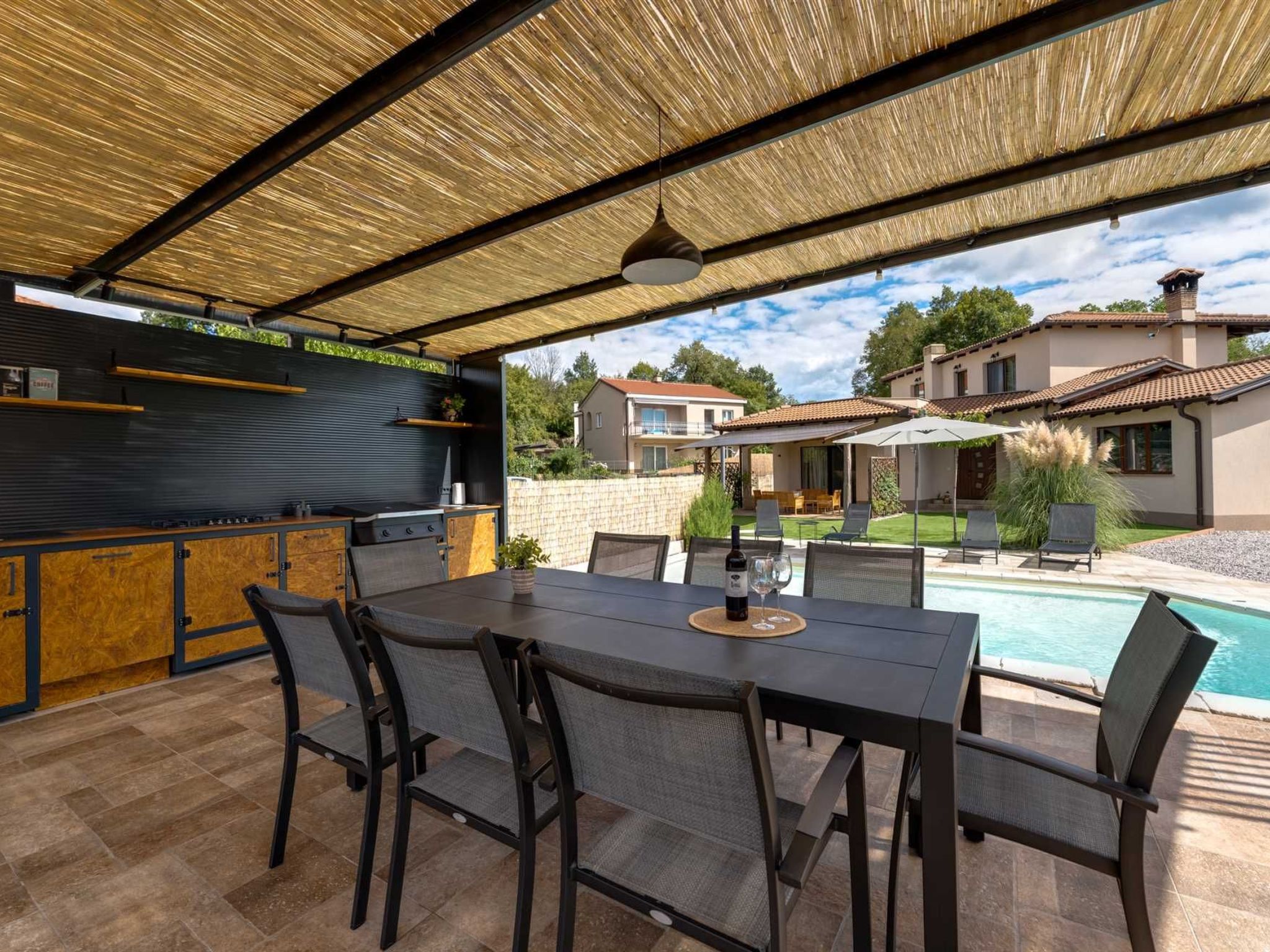 Ferienvilla mit Pool, ruhige Aria-Image-tags.info