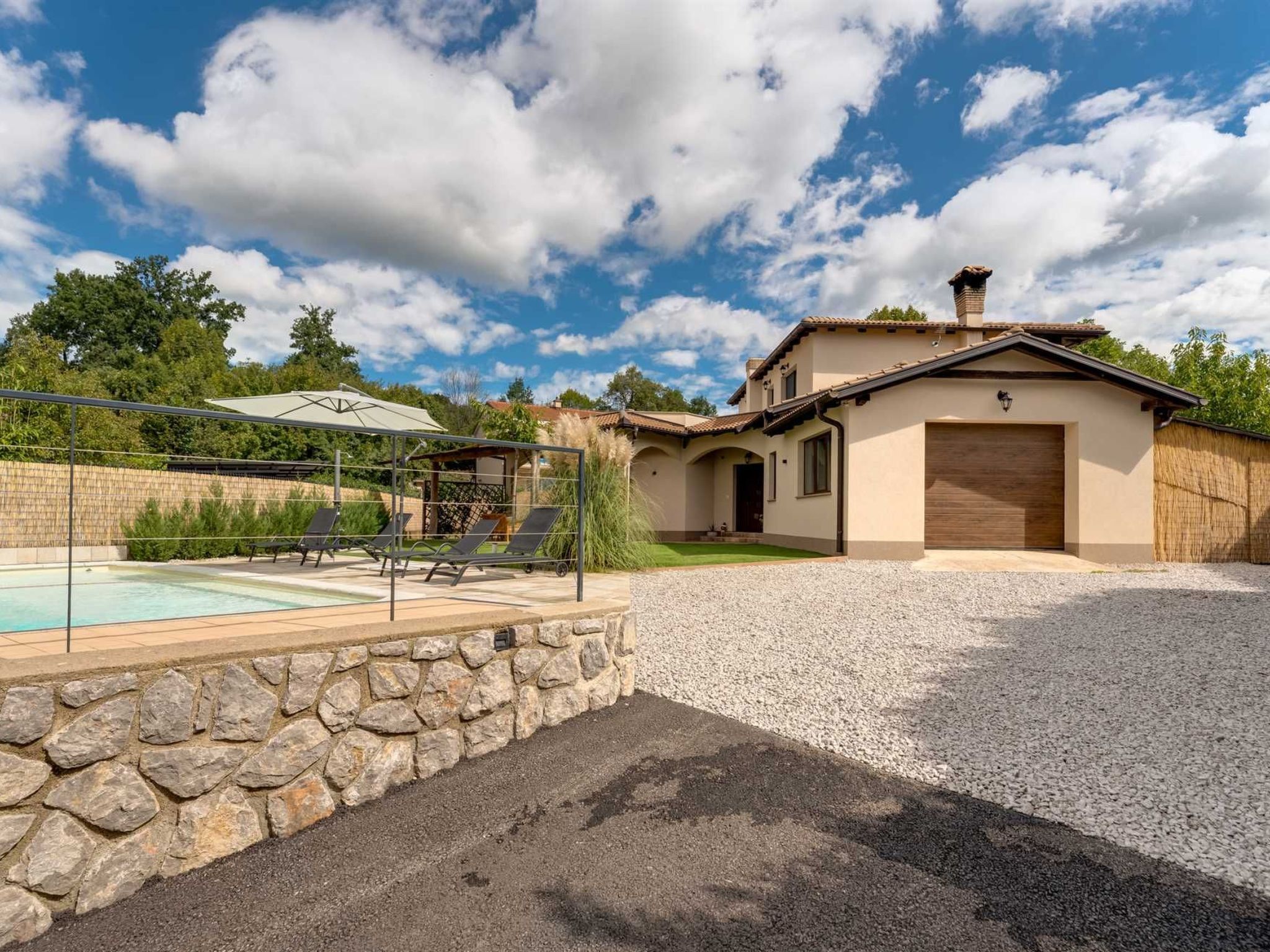 Ferienvilla mit Pool, ruhige Aria-Image-tags.info