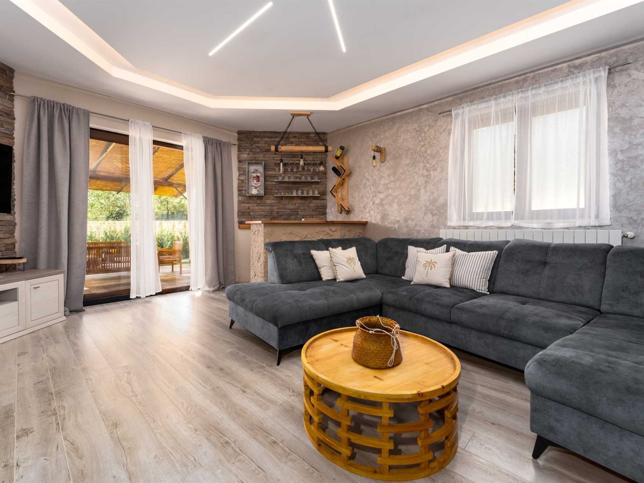 Ferienvilla mit Pool, ruhige Aria-Image-tags.info