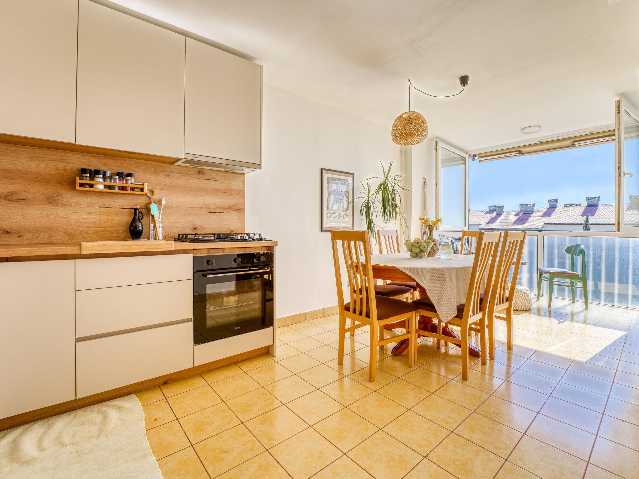 Kitchen / Dining Room