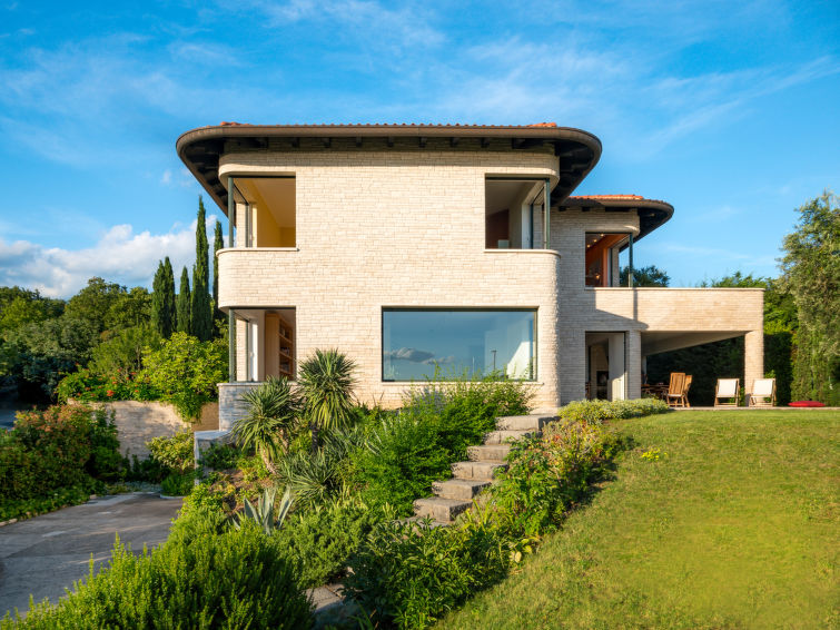 Villa Kamik aan zee in Rijeka met privézwembad en zeezicht in Rijeka