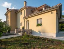 mit Garten, Grill und Terrasse