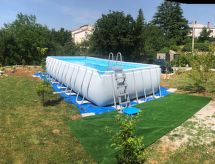 mit Garten, Grill und Terrasse