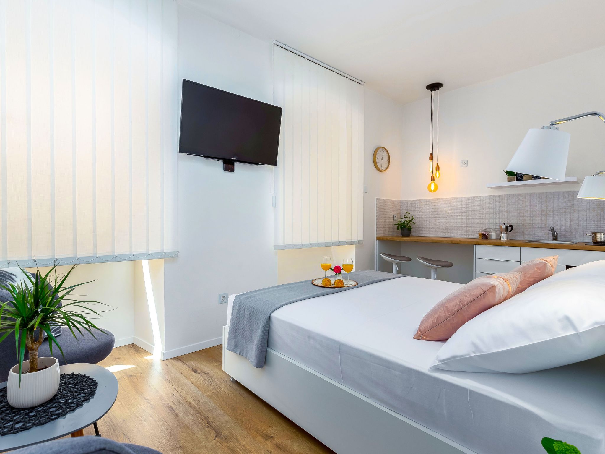 Dive into romance and modern comfort with the exquisite Apartments Rijeka - Studio Apartment TERRA II, nestled in the heart of the Old Town's historic city center. This splendid new apartment is perfe..