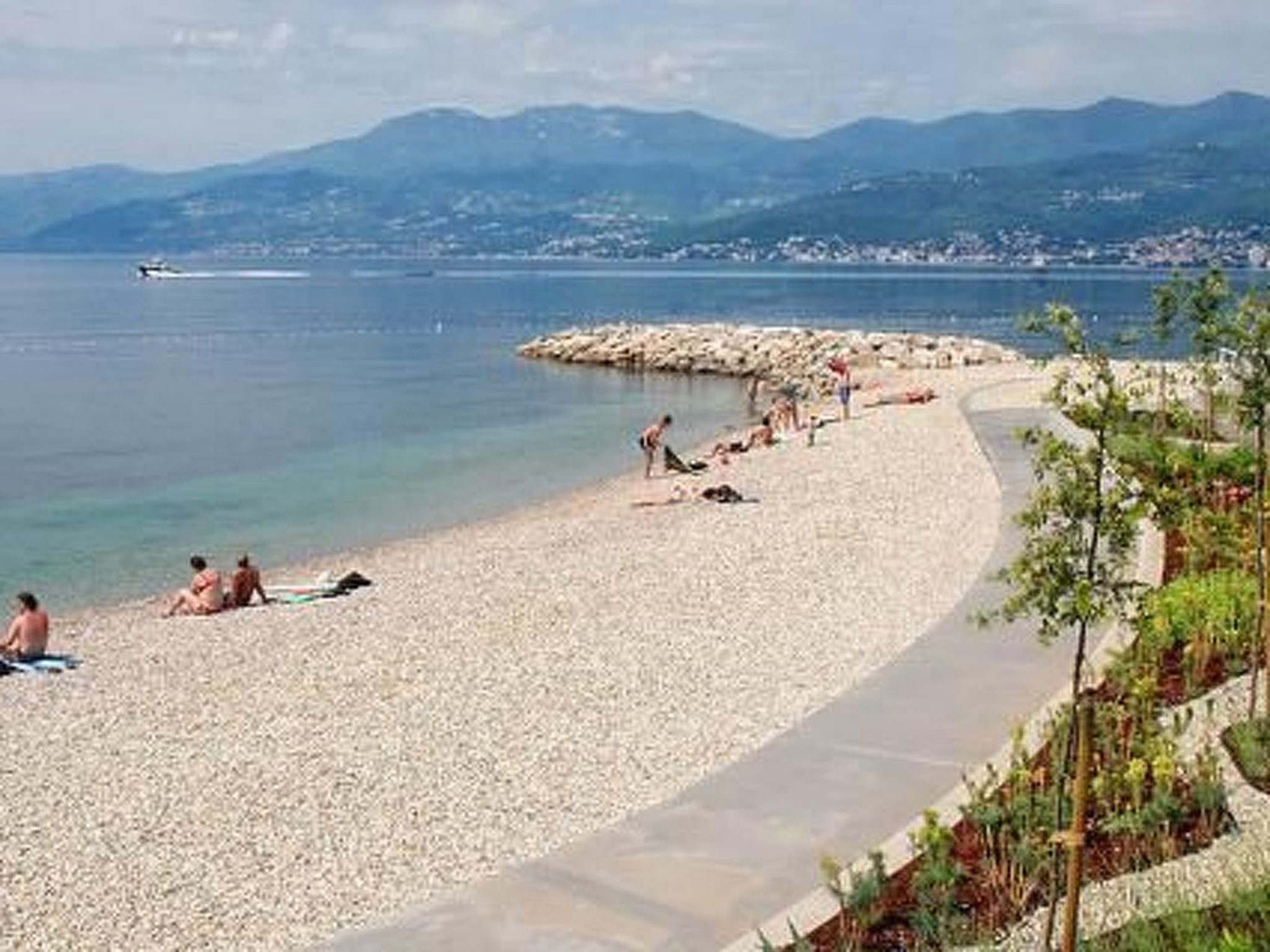 Wohnung in Rijeka mit Terrasse und Grill-Binnen