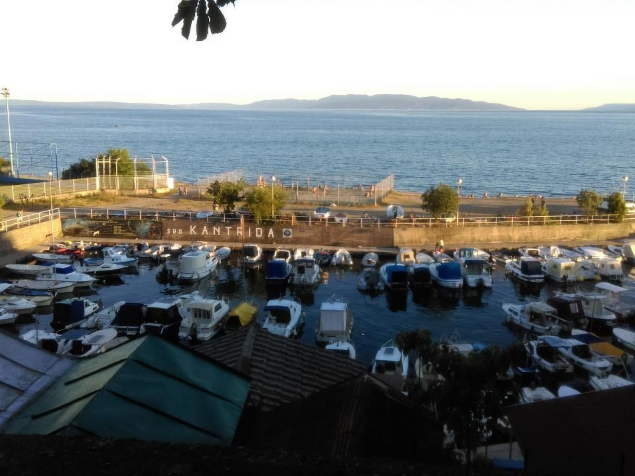 Mit Blick auf das Wasser-Binnen