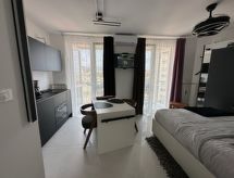 Compacte studio met balkon op 2 km van zee in Rijeka - thumbnail 4