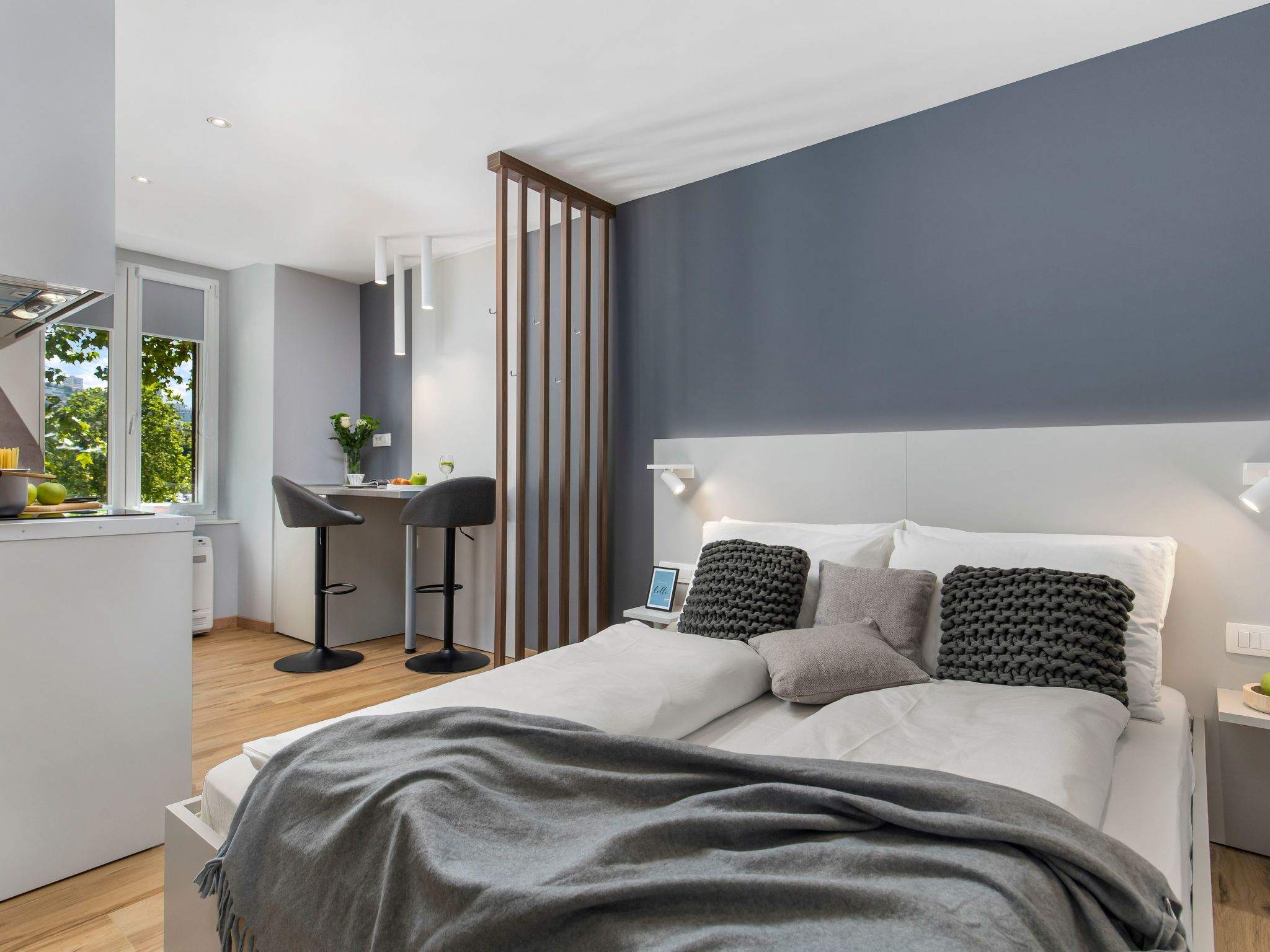In Center Korzo Studio Apartments Rijeka are located at the beginning of the Korzo pedestrian zone, in the very heart of Rijeka. With cafés, restaurants, shops and the city’s main attractions just ..