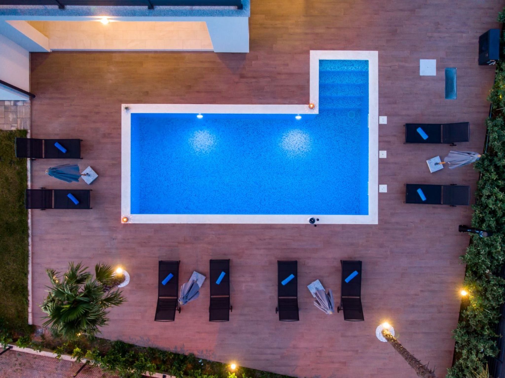 Schönes Haus für 8 Personen mit großem Schwimmbad-Binnen