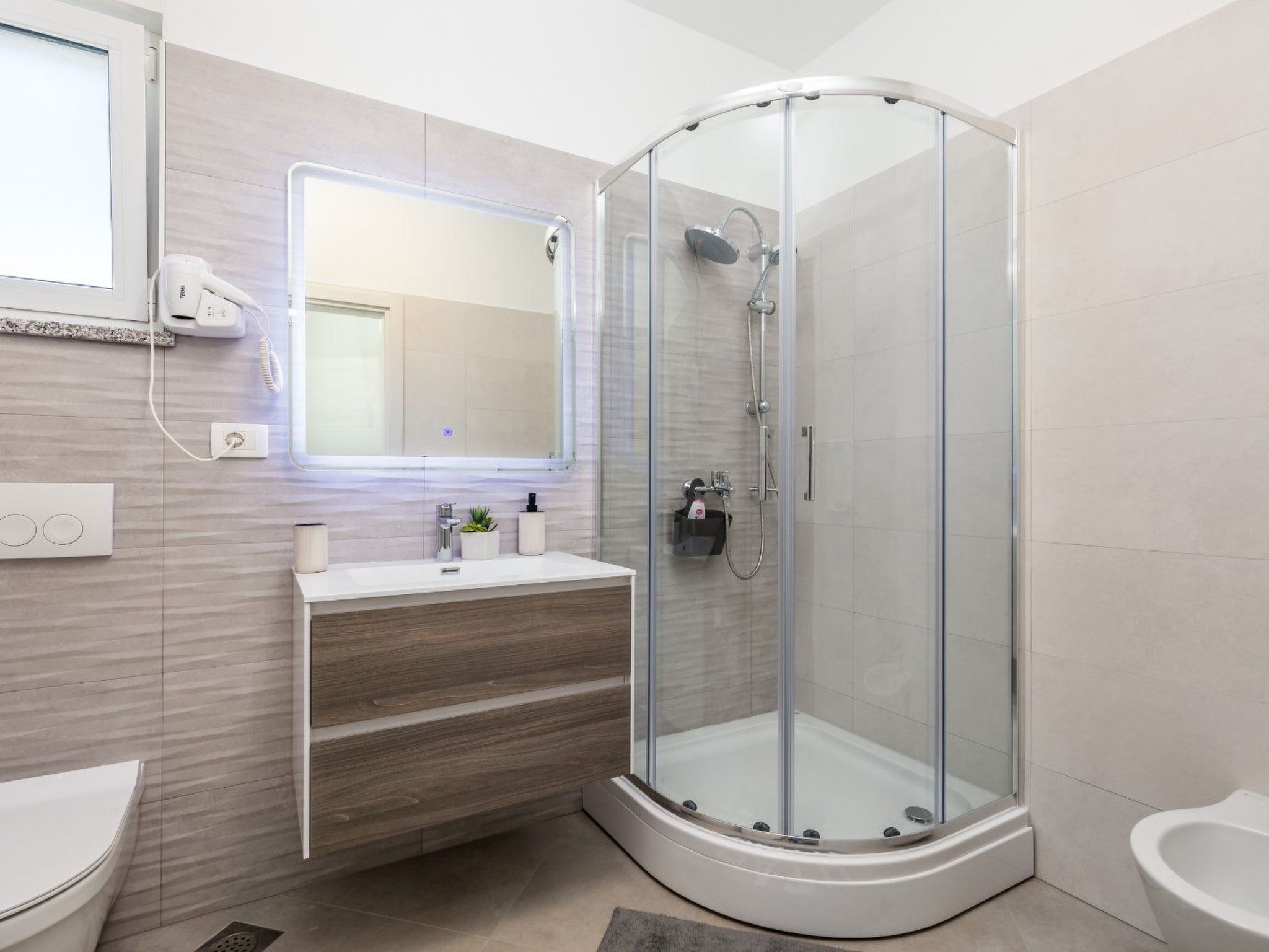 Schönes Haus für 8 Personen mit großem Schwimmbad-Binnen