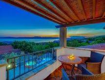 Vrijstaande villa met privézwembad en panoramisch zeezicht in Šmrika - thumbnail 2