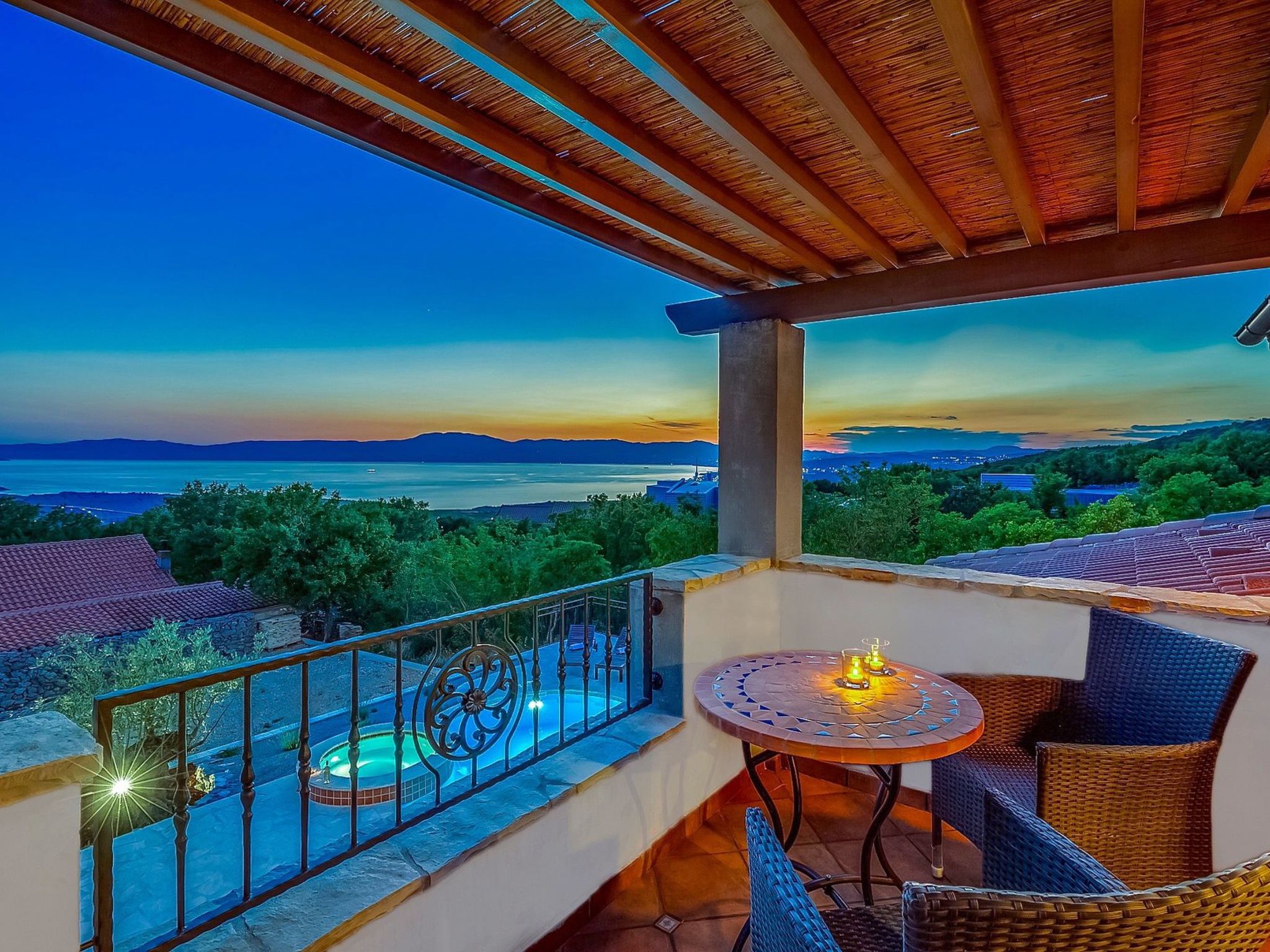 Ferienvilla mit Blick auf das Wasser-Inside