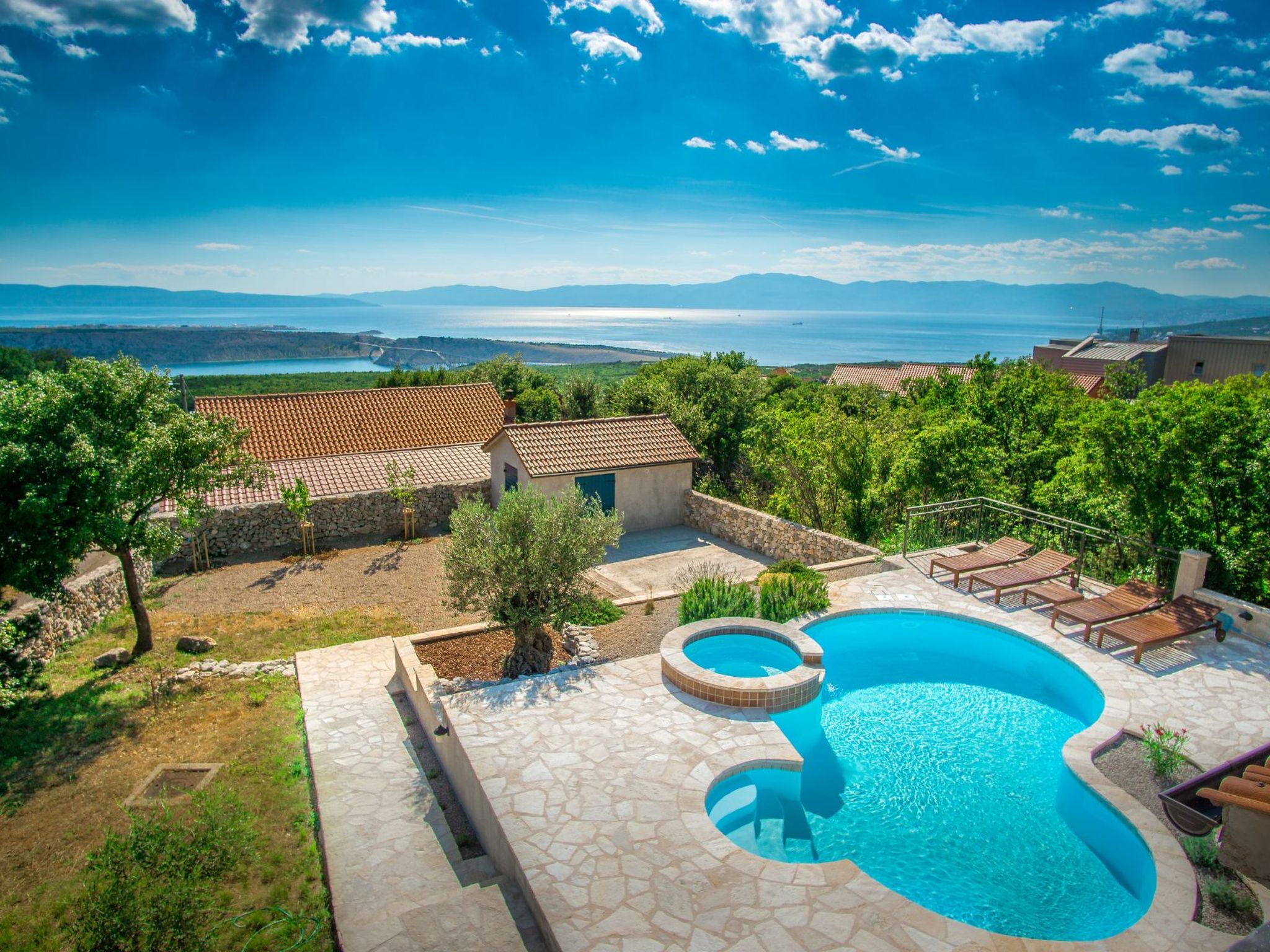 Ferienvilla mit Blick auf das Wasser-Inside