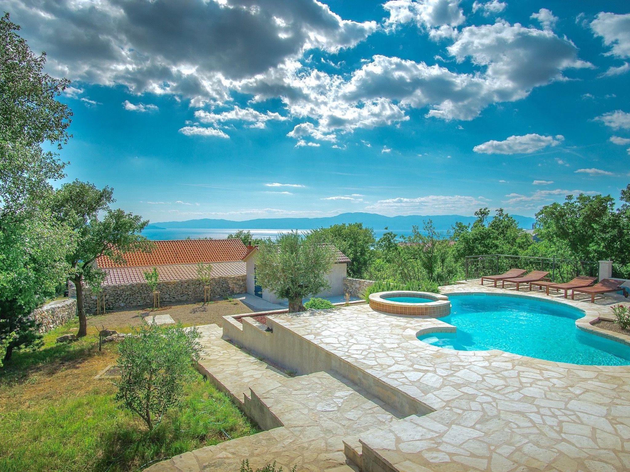 Ferienvilla mit Blick auf das Wasser-Inside