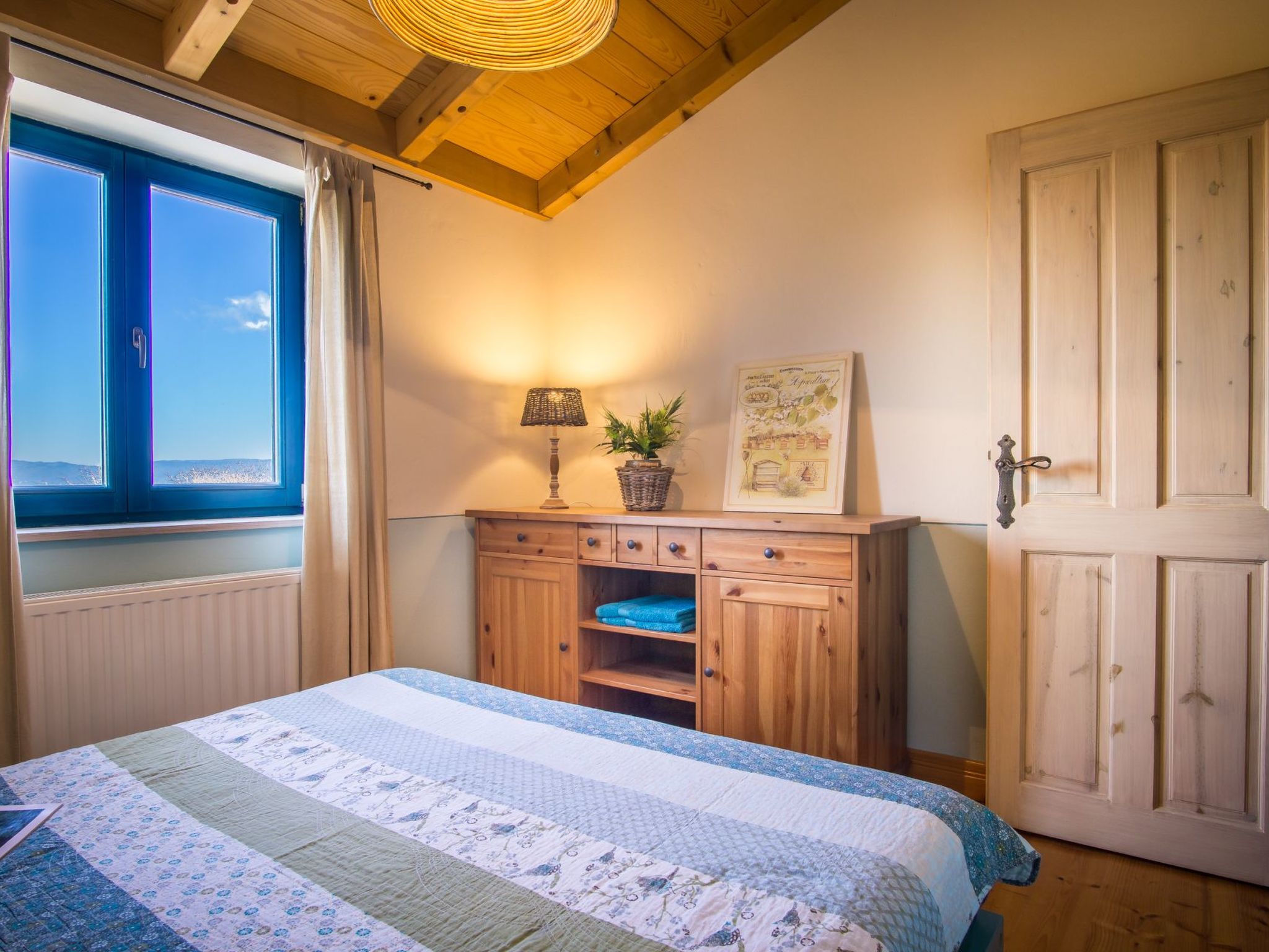 Ferienvilla mit Blick auf das Wasser-Inside