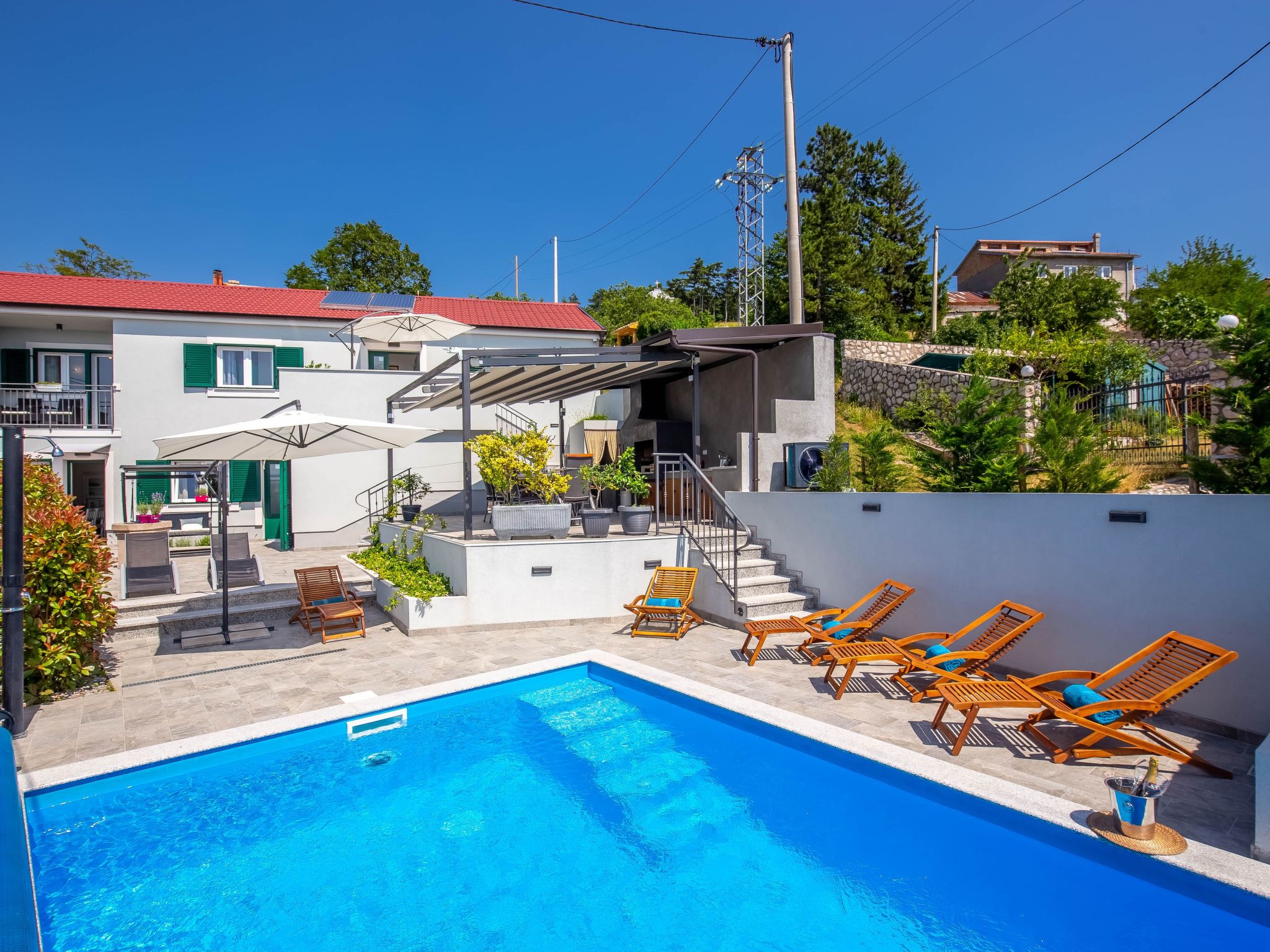 Villa LETICIJA - Luxusvilla mit beheiztem Pool, Sauna, Fitness & Grillplatz in-Binnen