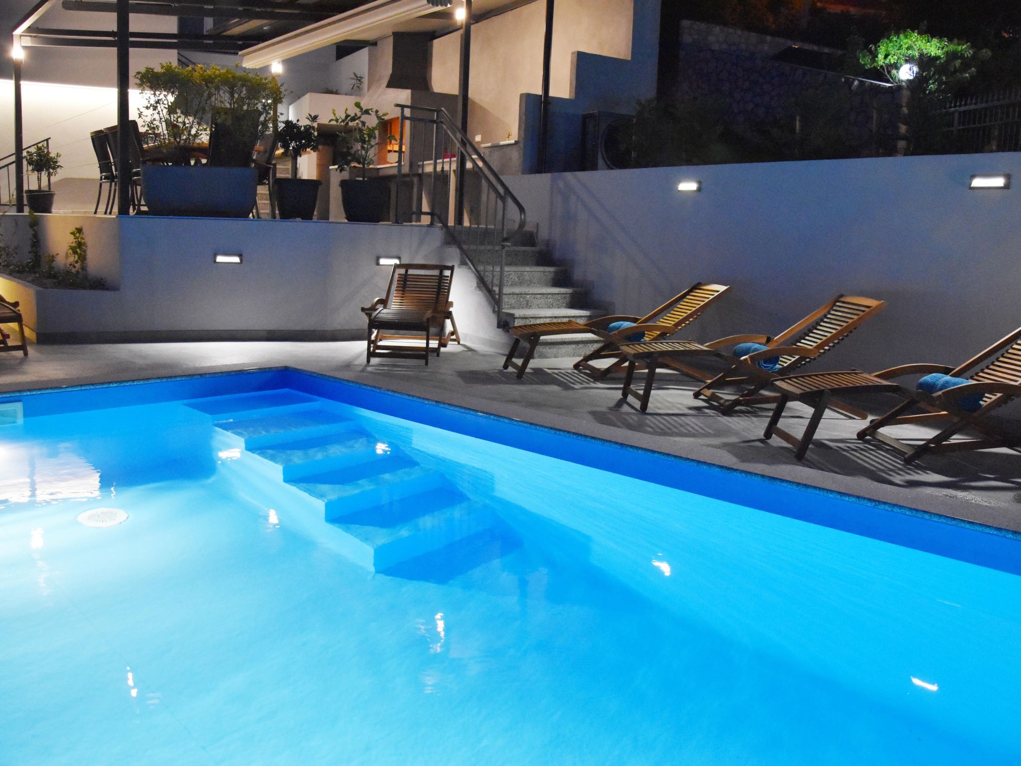 Villa LETICIJA - Luxusvilla mit beheiztem Pool, Sauna, Fitness & Grillplatz in-Binnen