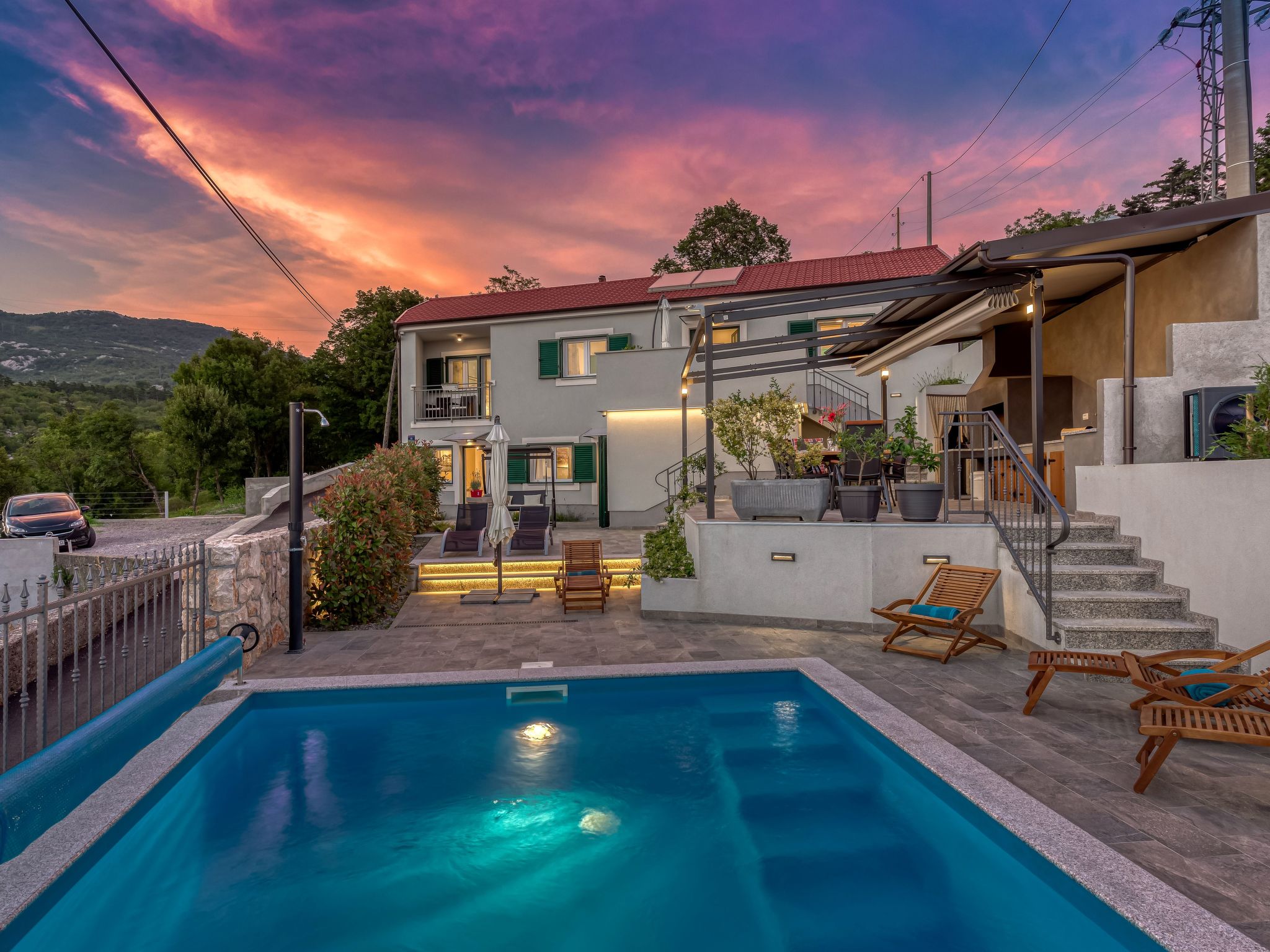 Villa LETICIJA - Luxusvilla mit beheiztem Pool, Sauna, Fitness & Grillplatz in-Binnen