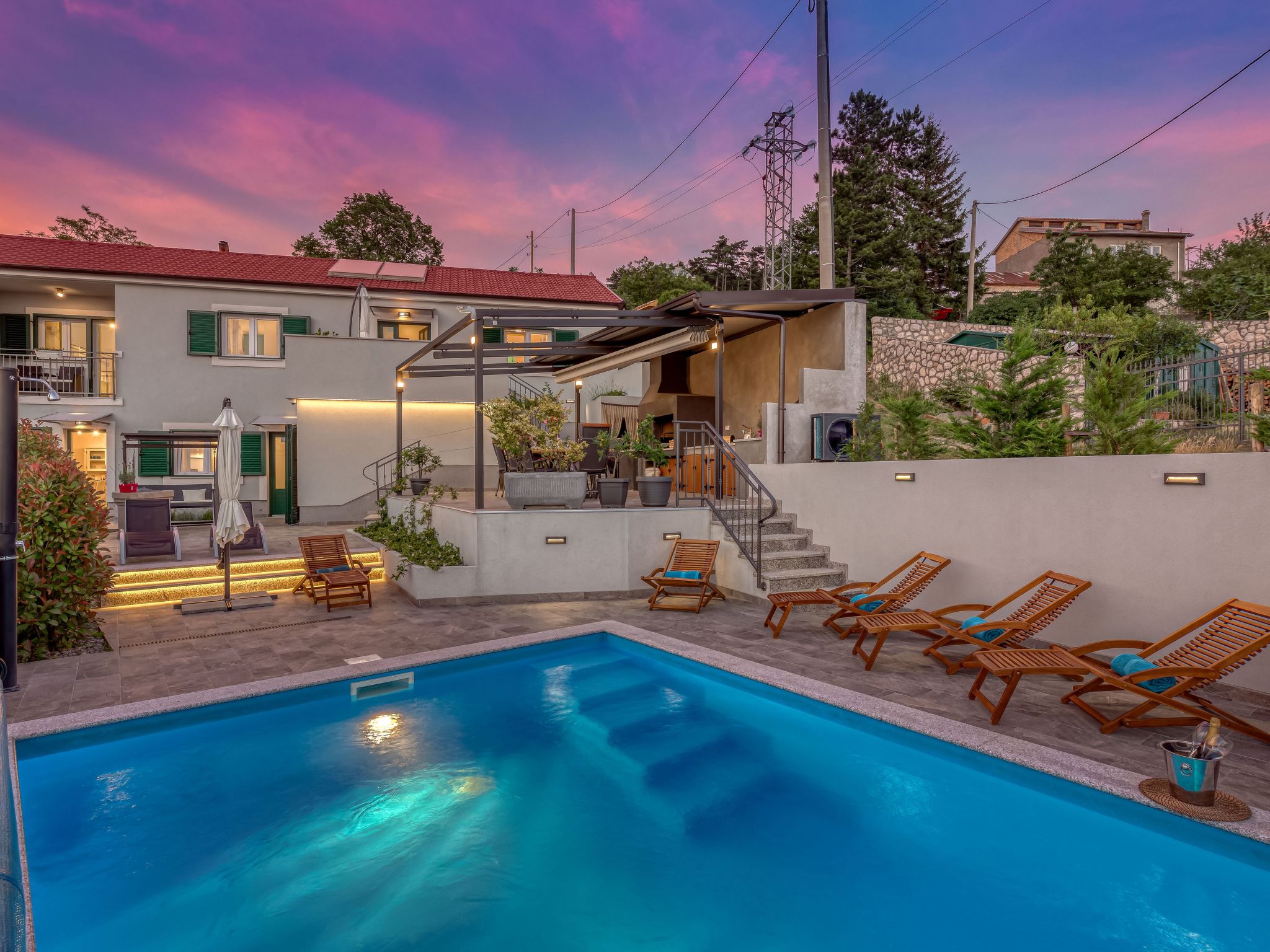 Villa LETICIJA - Luxusvilla mit beheiztem Pool, Sauna, Fitness & Grillplatz in-Binnen