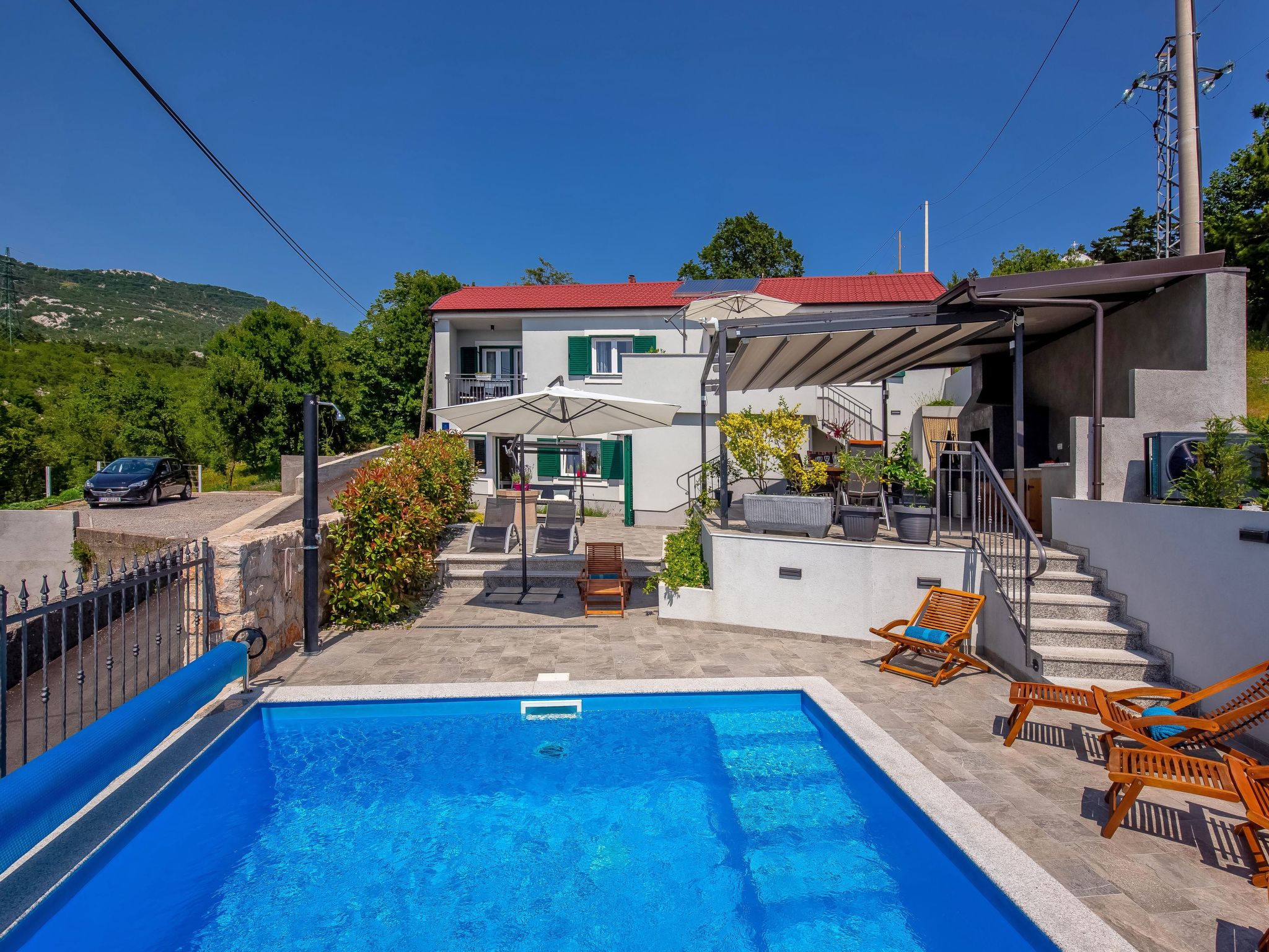Villa LETICIJA - Luxusvilla mit beheiztem Pool, Sauna, Fitness & Grillplatz in-Binnen