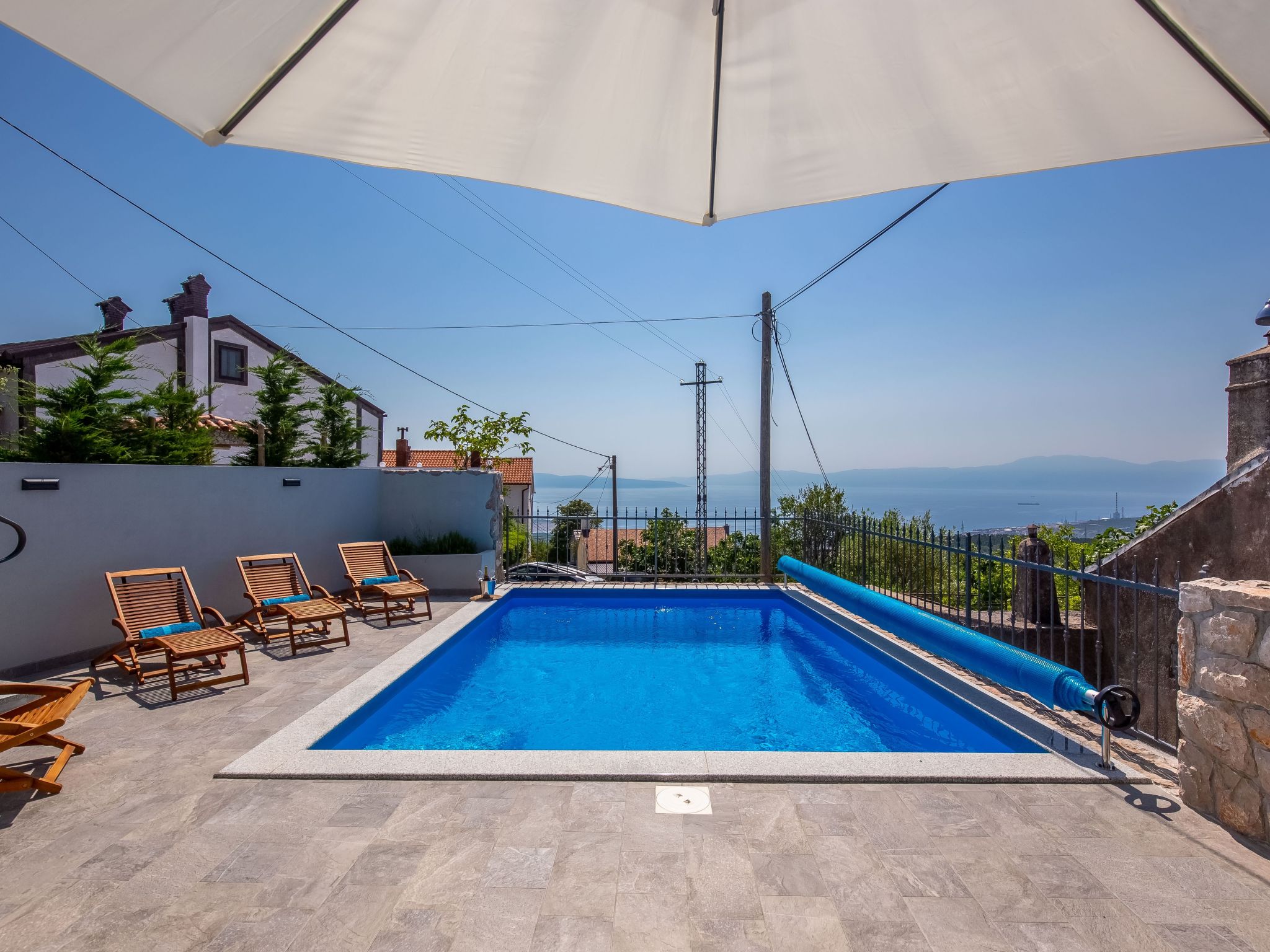 Villa LETICIJA - Luxusvilla mit beheiztem Pool, Sauna, Fitness & Grillplatz in-Binnen