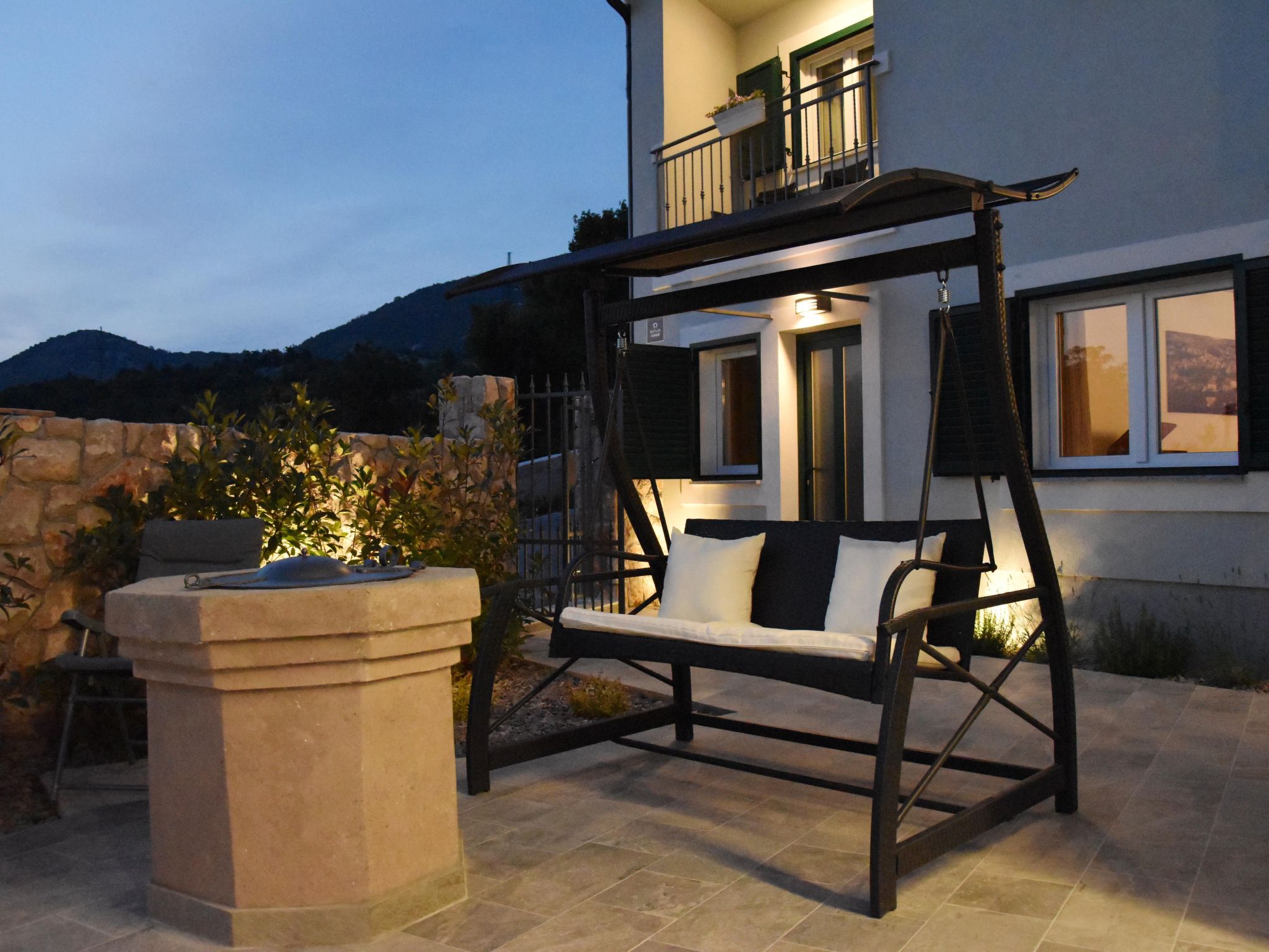 Villa LETICIJA - Luxusvilla mit beheiztem Pool, Sauna, Fitness & Grillplatz in-Binnen