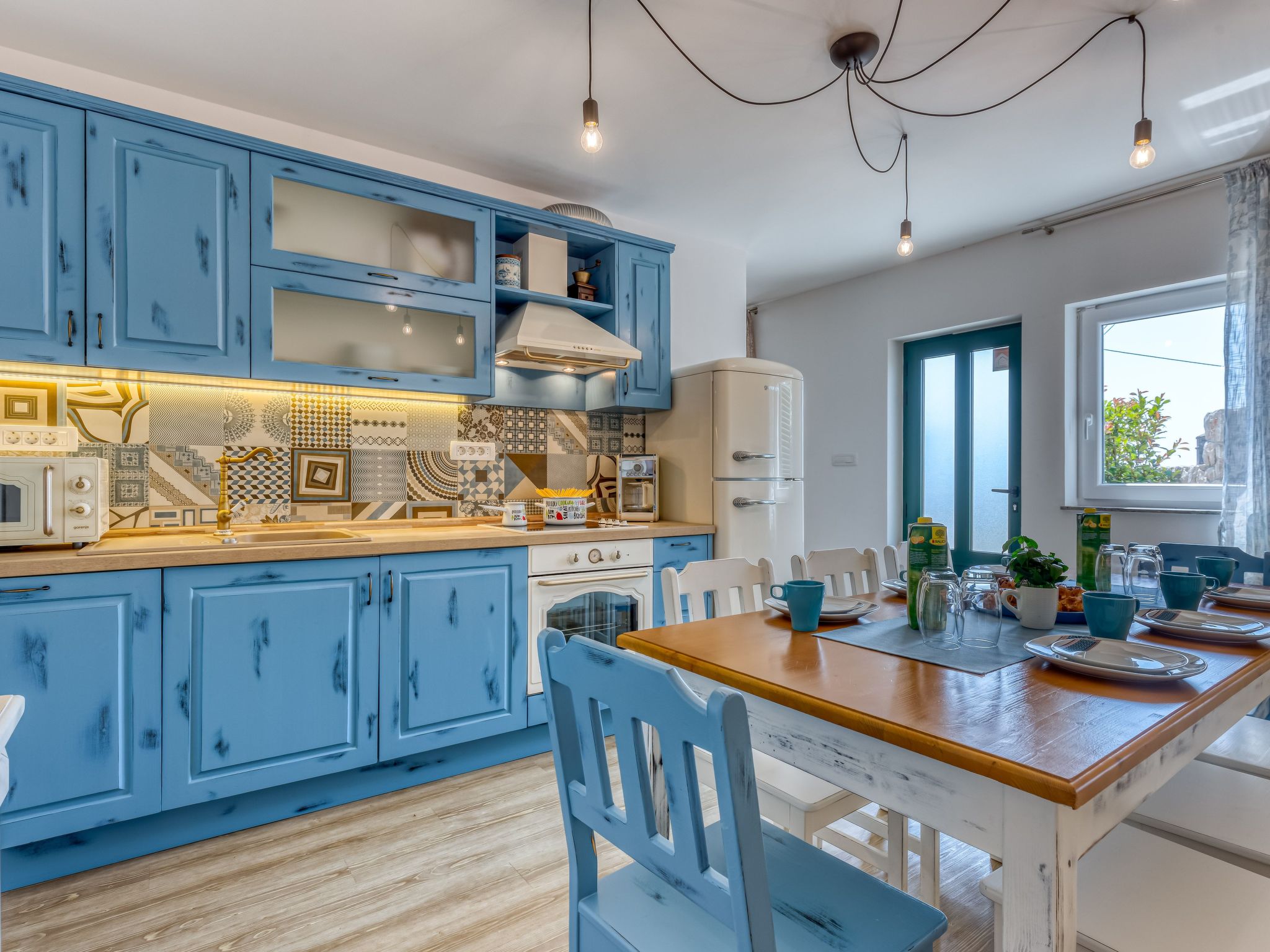 Villa LETICIJA - Luxusvilla mit beheiztem Pool, Sauna, Fitness & Grillplatz in-Binnen