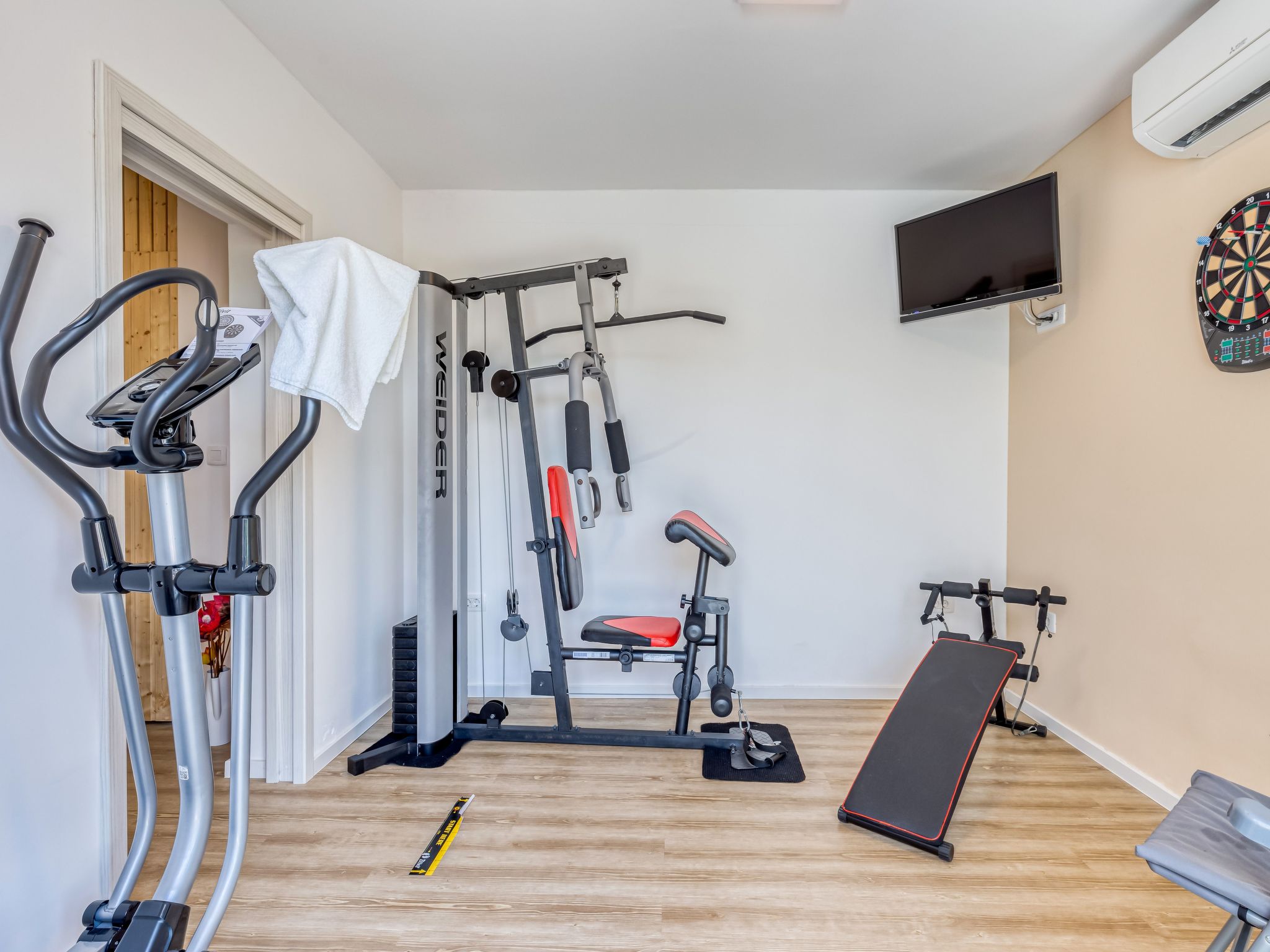 Villa LETICIJA - Luxusvilla mit beheiztem Pool, Sauna, Fitness & Grillplatz in-Binnen