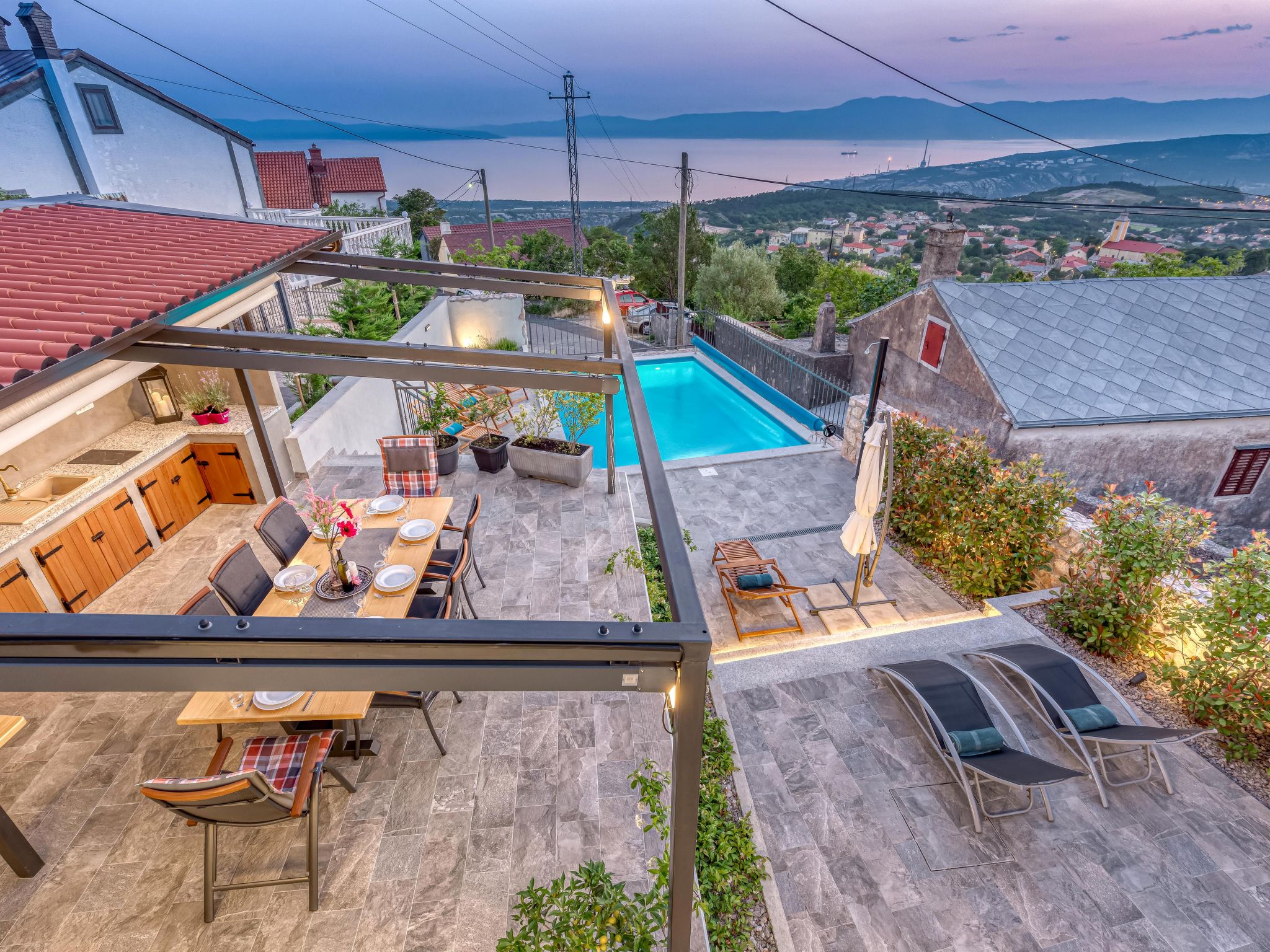 Villa LETICIJA - Luxusvilla mit beheiztem Pool, Sauna, Fitness & Grillplatz in-Binnen