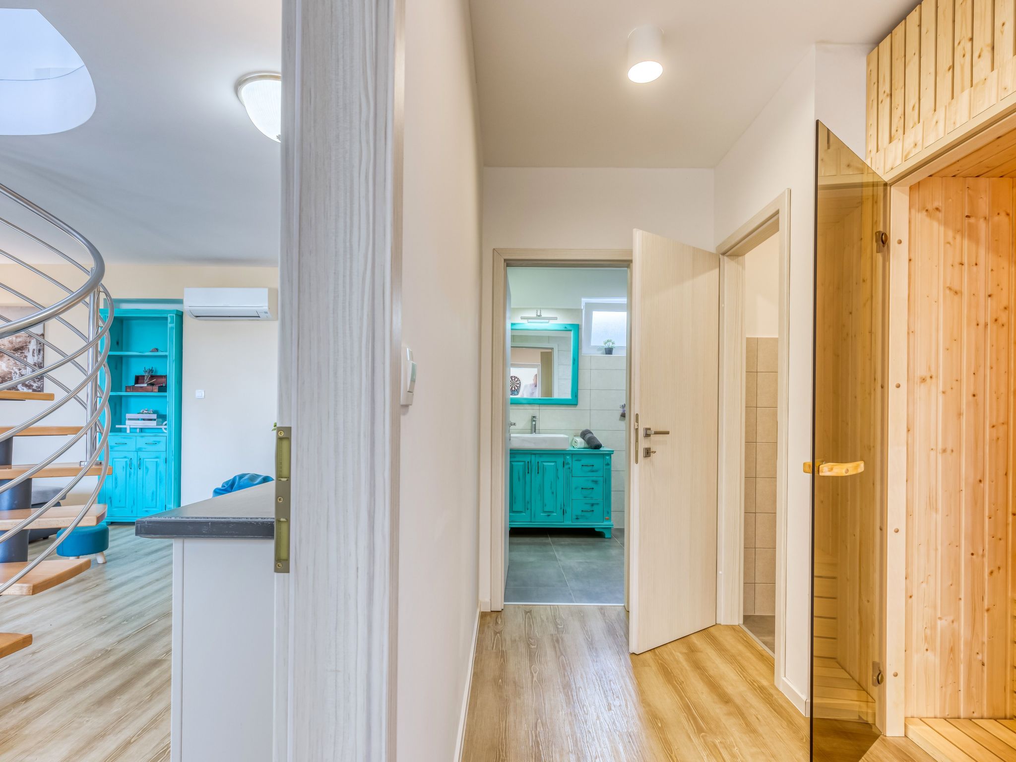 Villa LETICIJA - Luxusvilla mit beheiztem Pool, Sauna, Fitness & Grillplatz in-Binnen