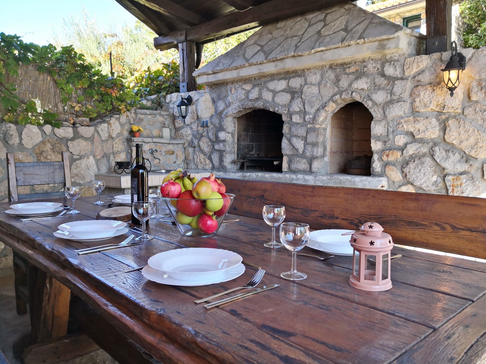 Renoviertes Steinhaus mit Garten und Pool ideal für ein erholsamen Urlaub-Binnen