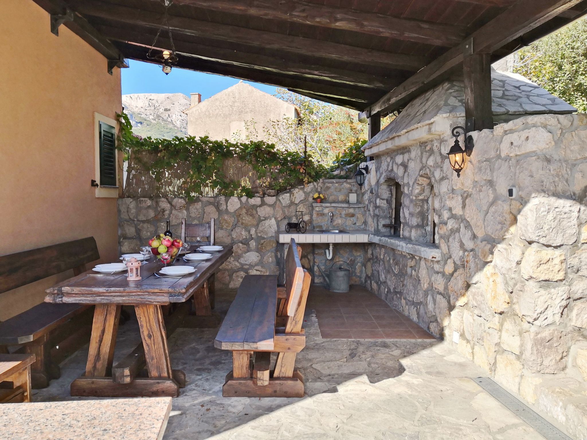 Renoviertes Steinhaus mit Garten und Pool ideal für ein erholsamen Urlaub-Binnen