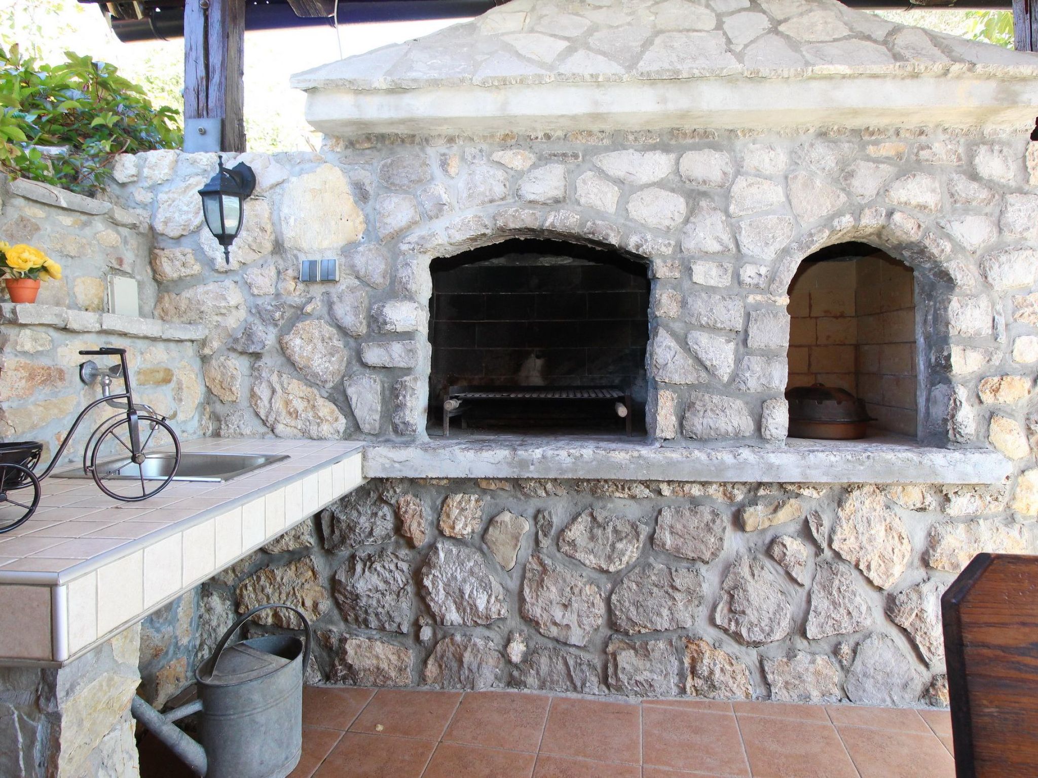 Renoviertes Steinhaus mit Garten und Pool ideal für ein erholsamen Urlaub-Binnen