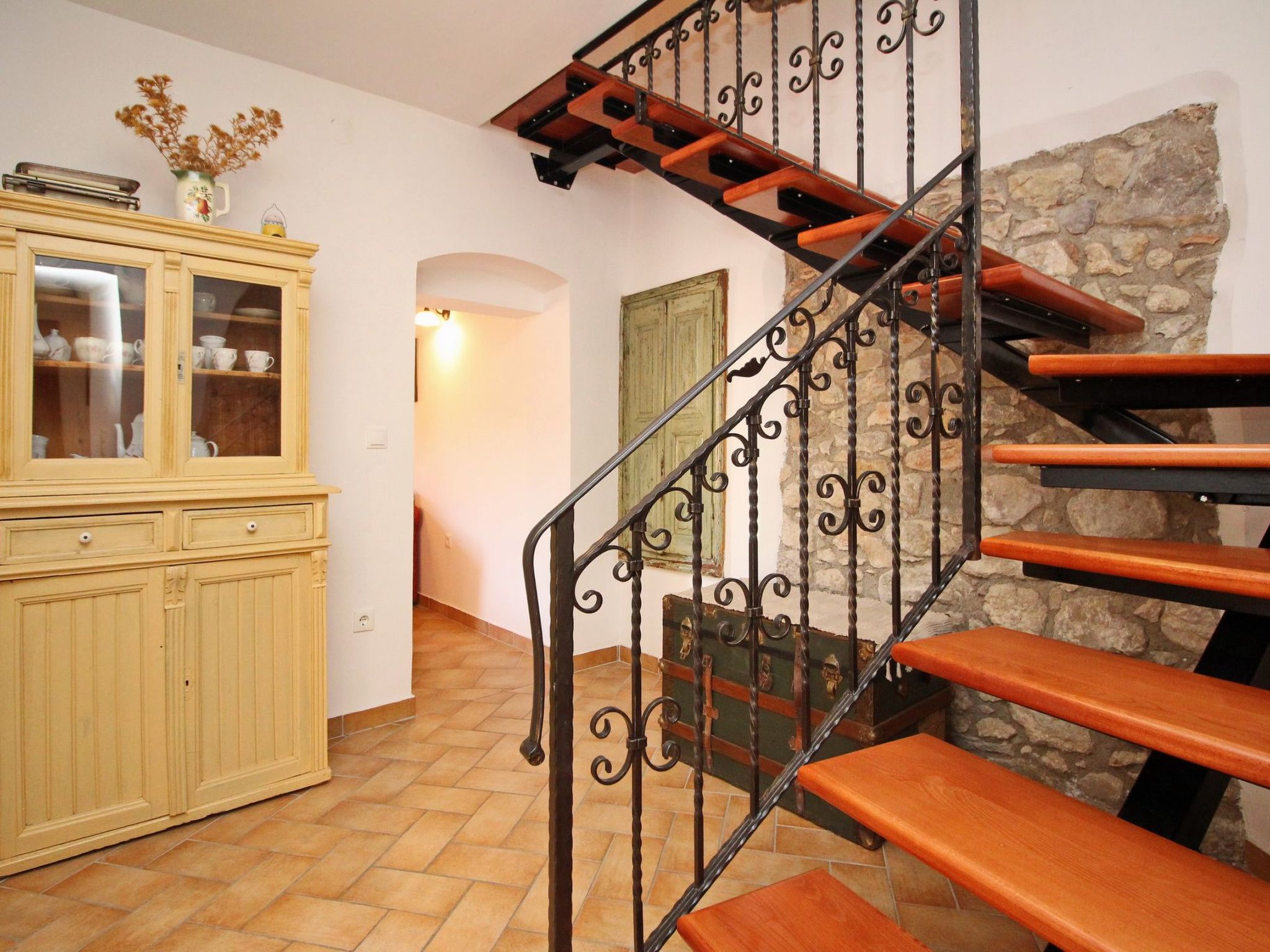 Renoviertes Steinhaus mit Garten und Pool ideal für ein erholsamen Urlaub-Binnen