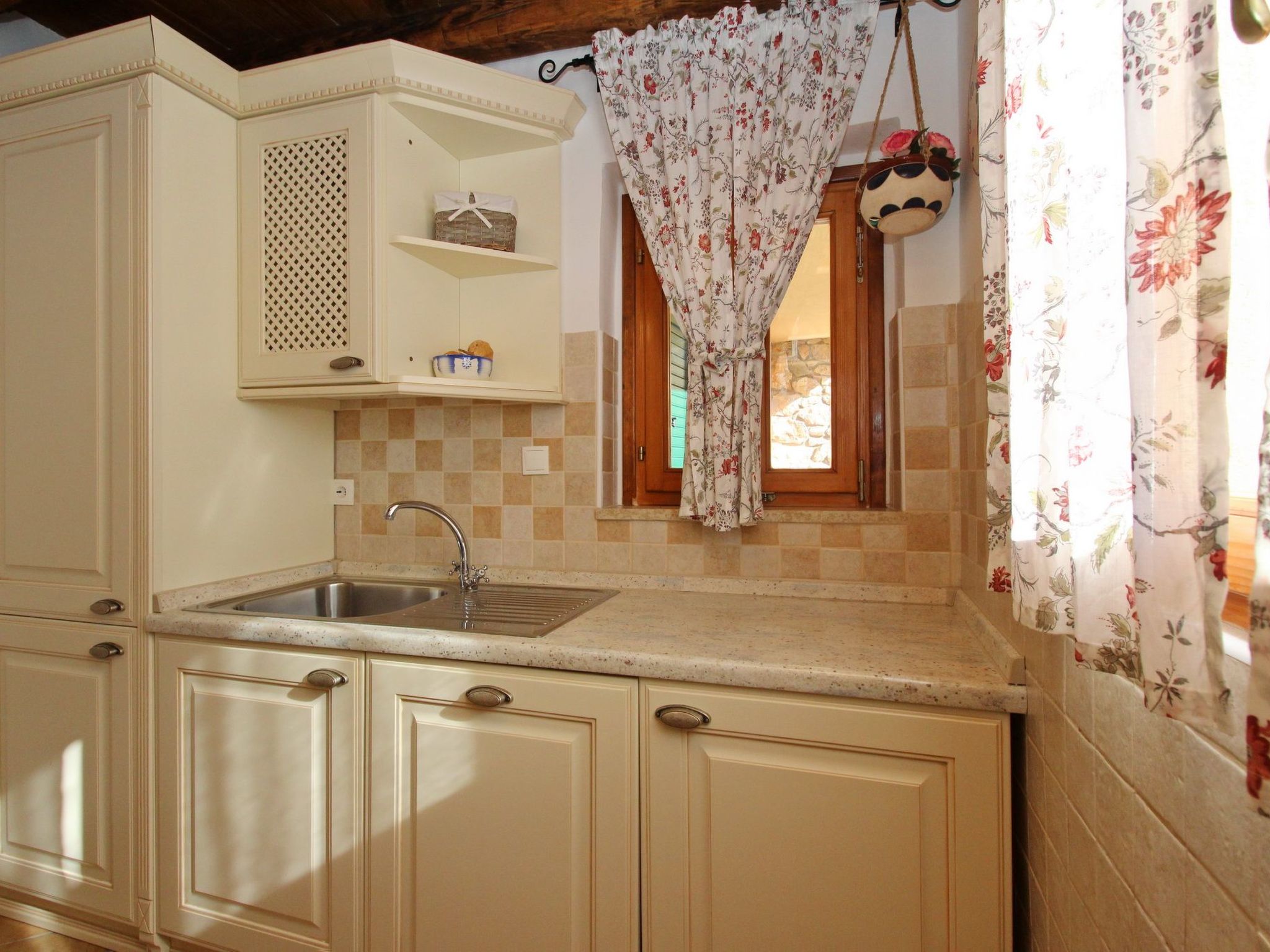 Renoviertes Steinhaus mit Garten und Pool ideal für ein erholsamen Urlaub-Binnen