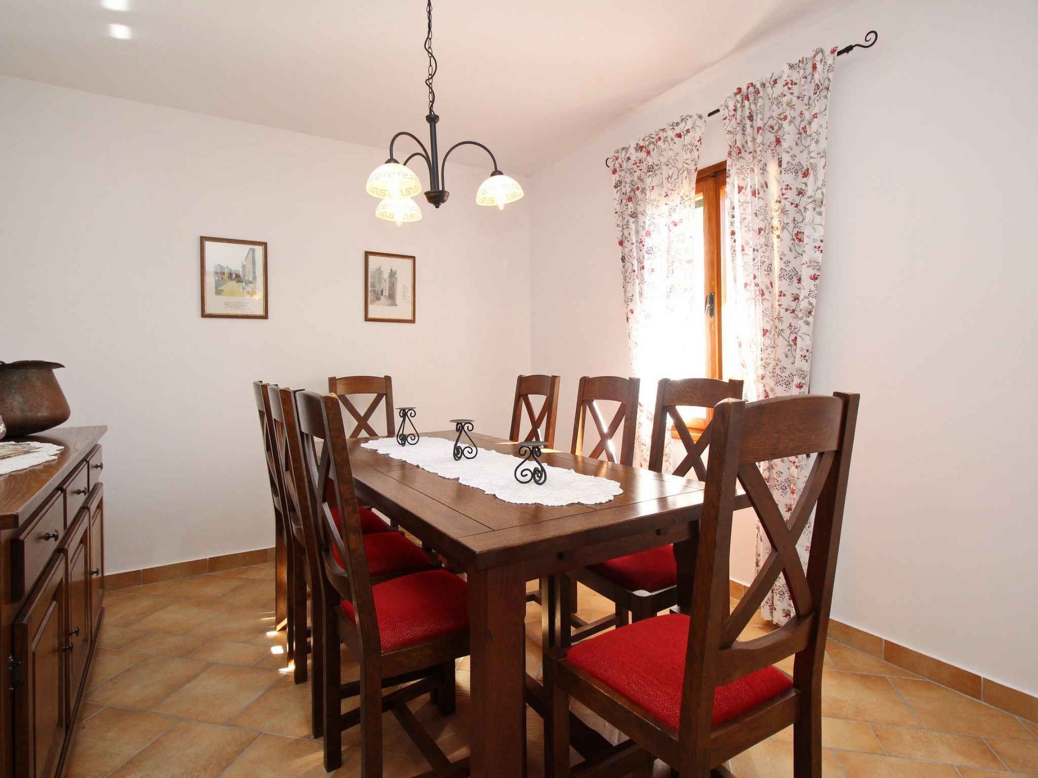 Renoviertes Steinhaus mit Garten und Pool ideal für ein erholsamen Urlaub-Binnen