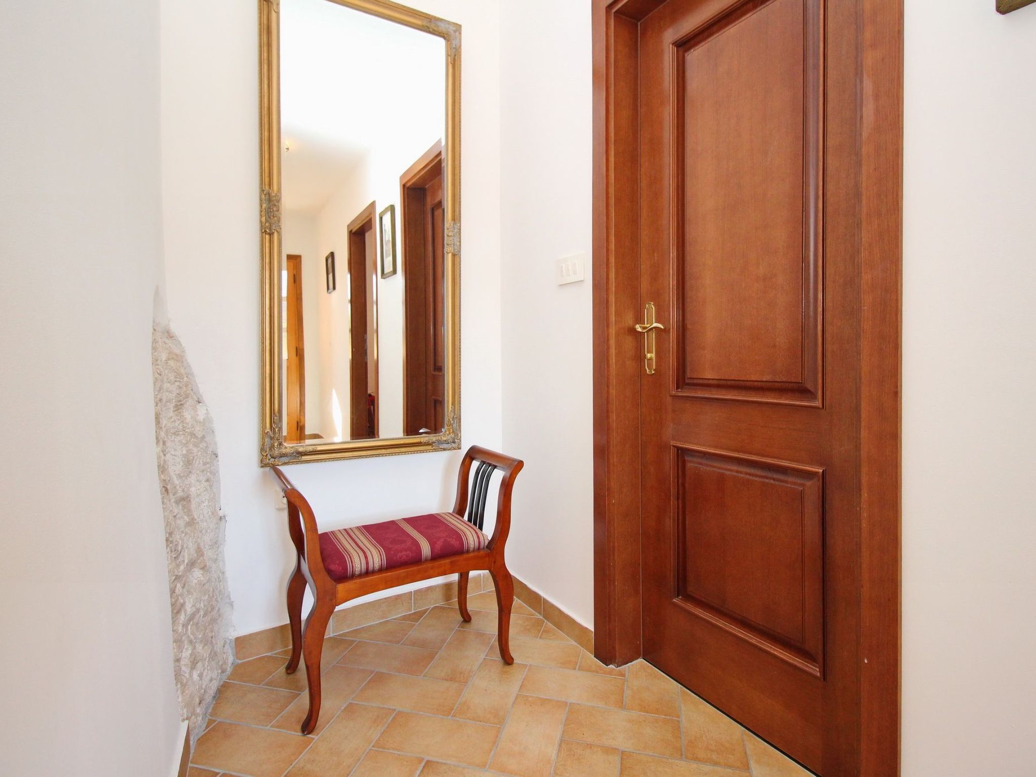 Renoviertes Steinhaus mit Garten und Pool ideal für ein erholsamen Urlaub-Binnen