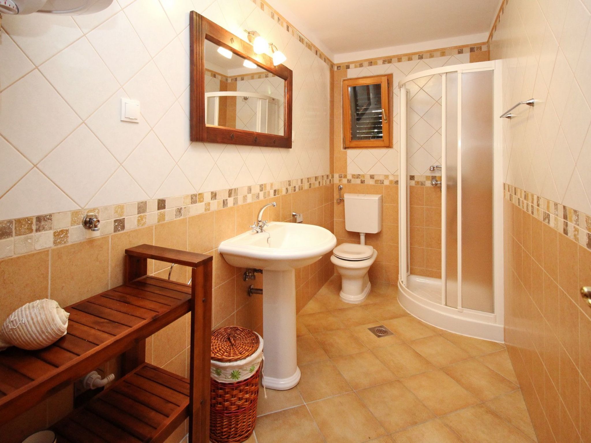 Renoviertes Steinhaus mit Garten und Pool ideal für ein erholsamen Urlaub-Binnen