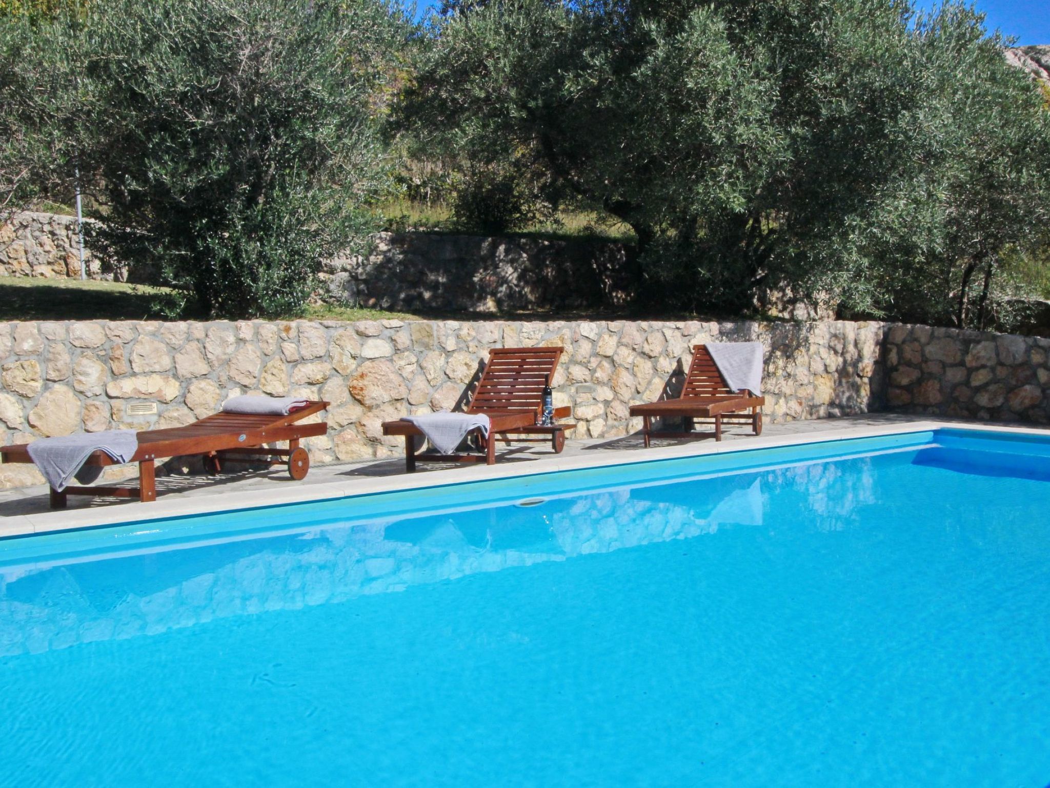 Renoviertes Steinhaus mit Garten und Pool ideal für ein erholsamen Urlaub-Binnen