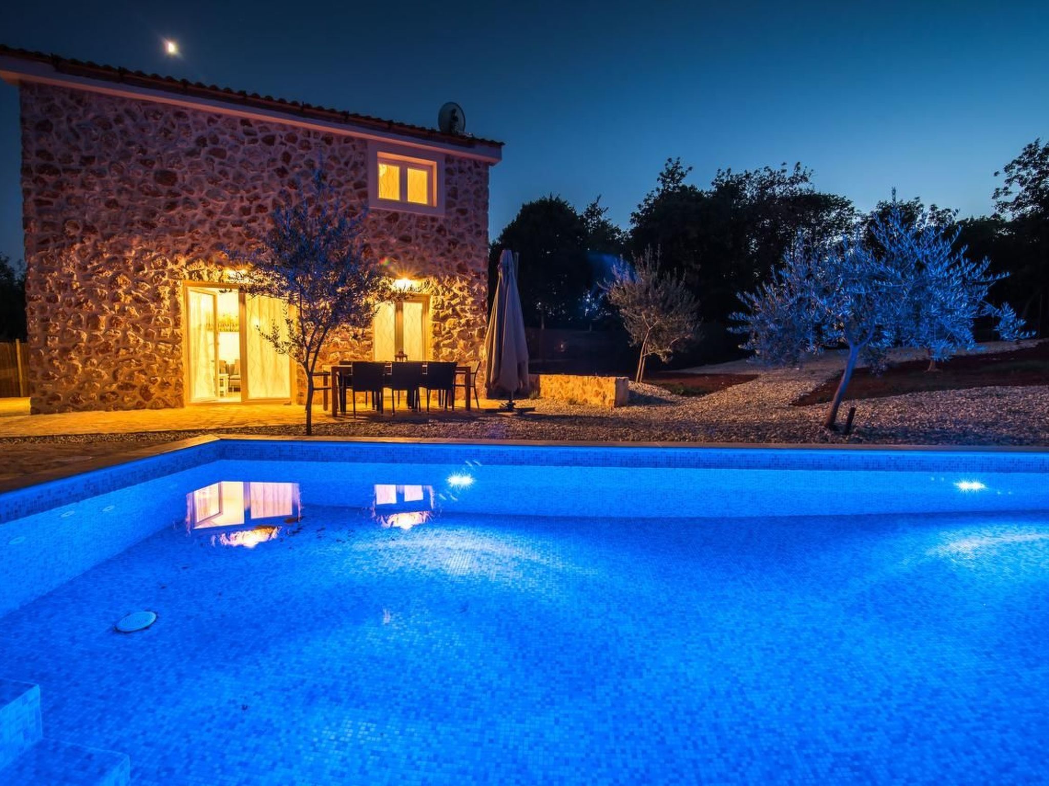 Vila Petite - Steinvilla mit Pool