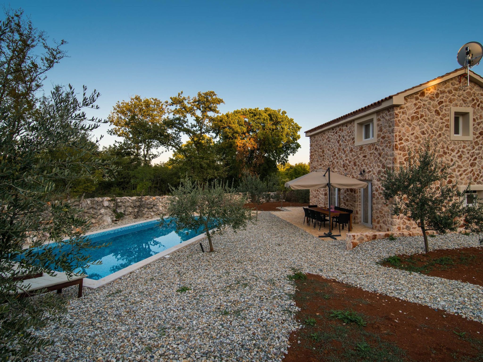 Vila Petite - Steinvilla mit Pool-Image-tags.info