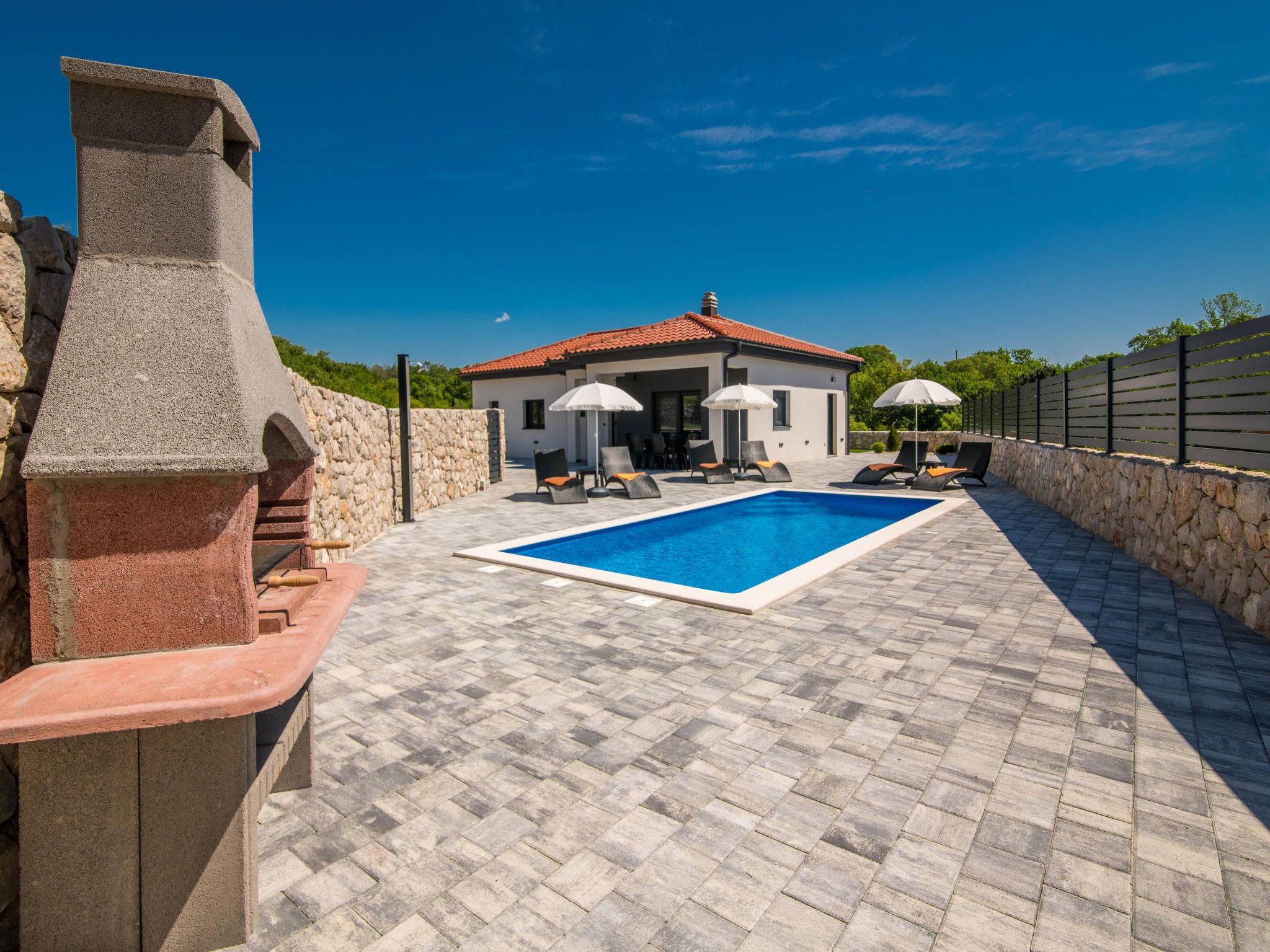 "Villa Enie" mit eigenem Pool