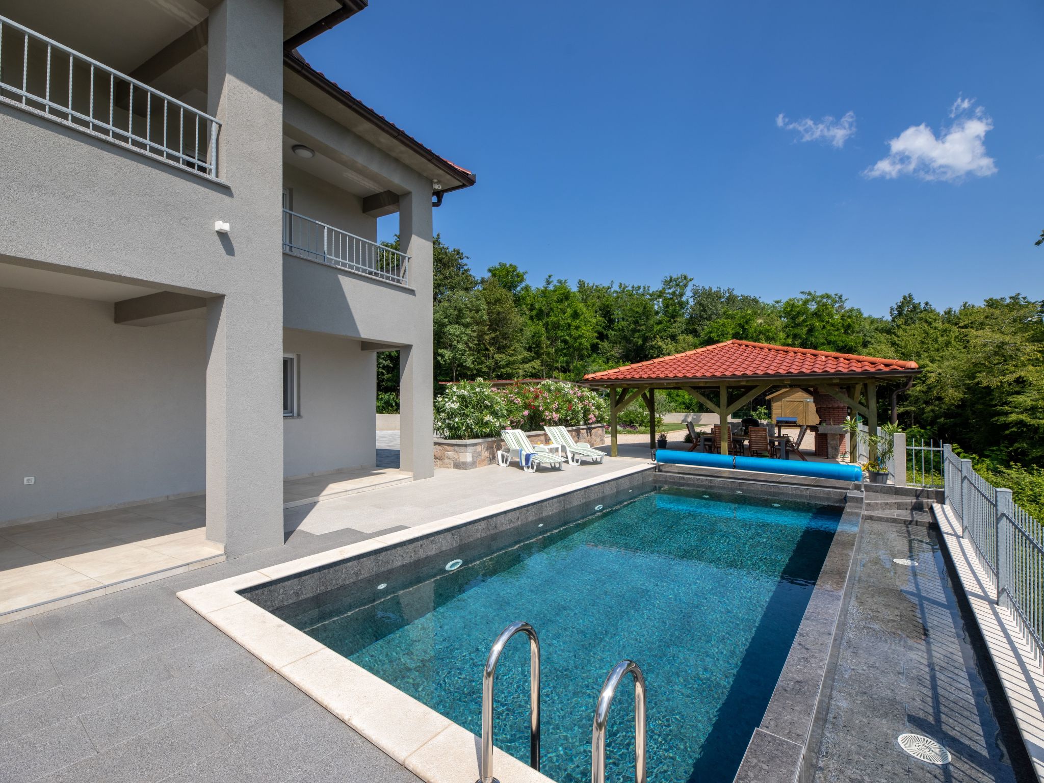 Vila Ema mit Meerblick-Drinnen